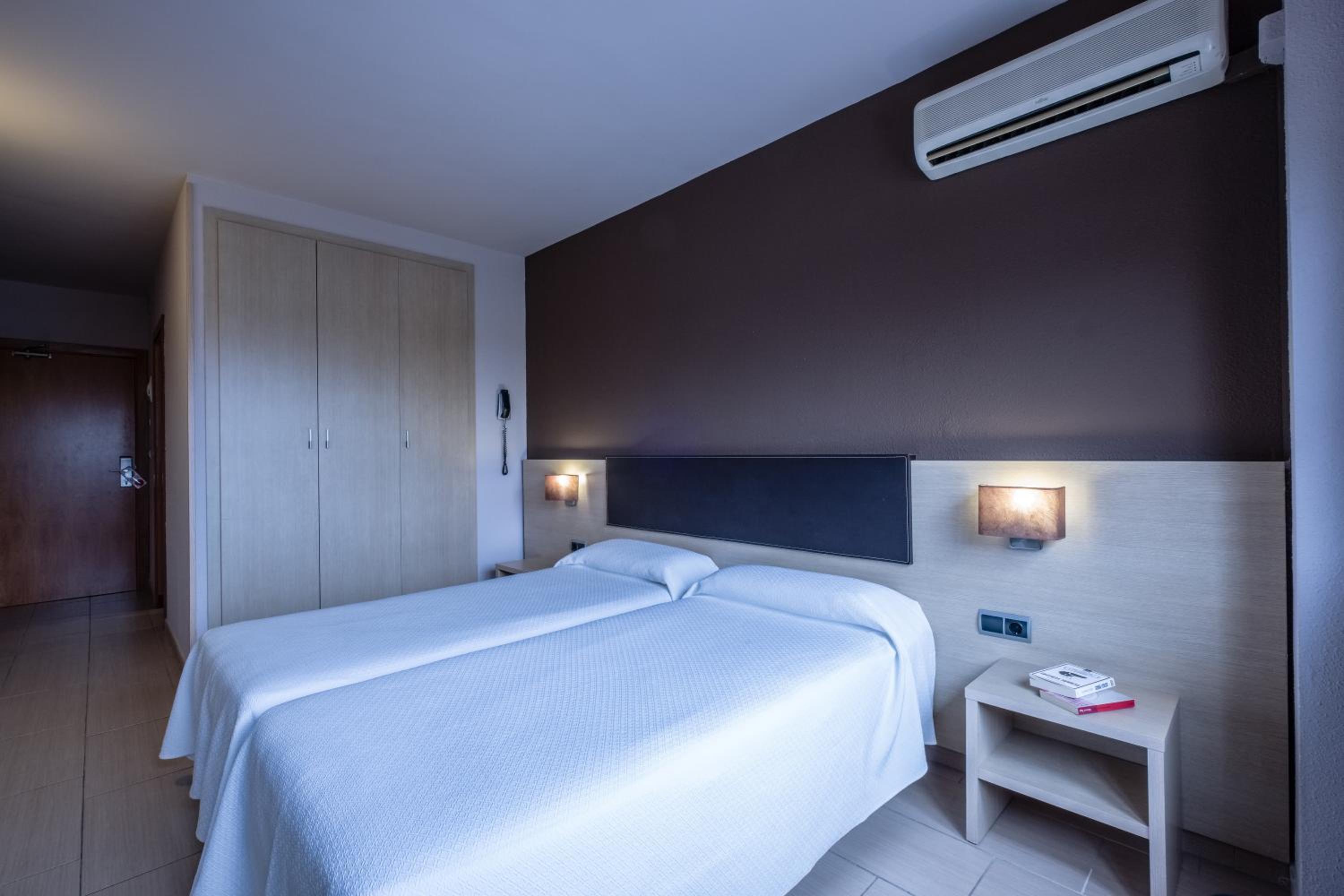 Standard Room (3 Adults) - Photo 3