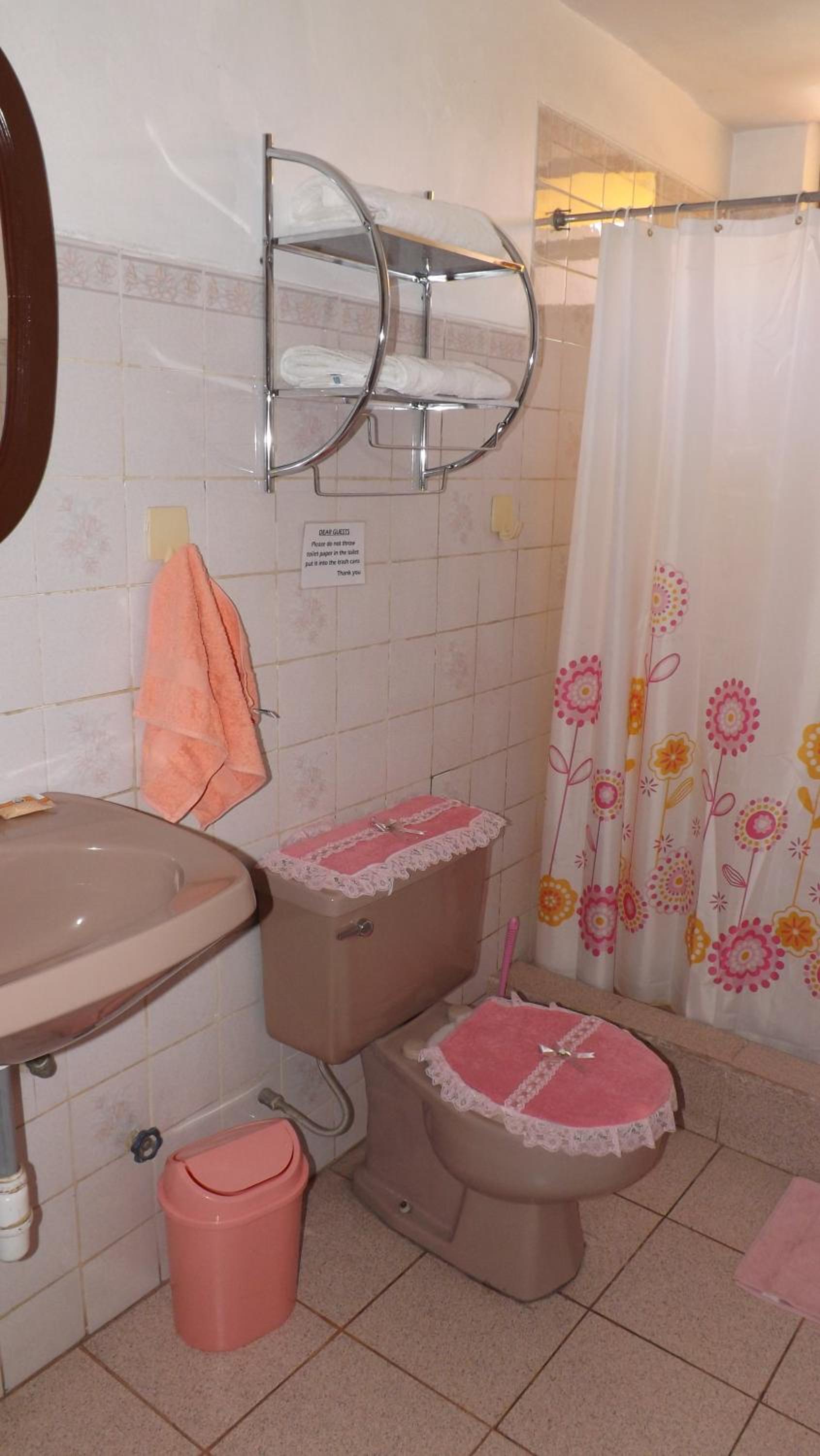 Twin Room with Private Bathroom photo 3