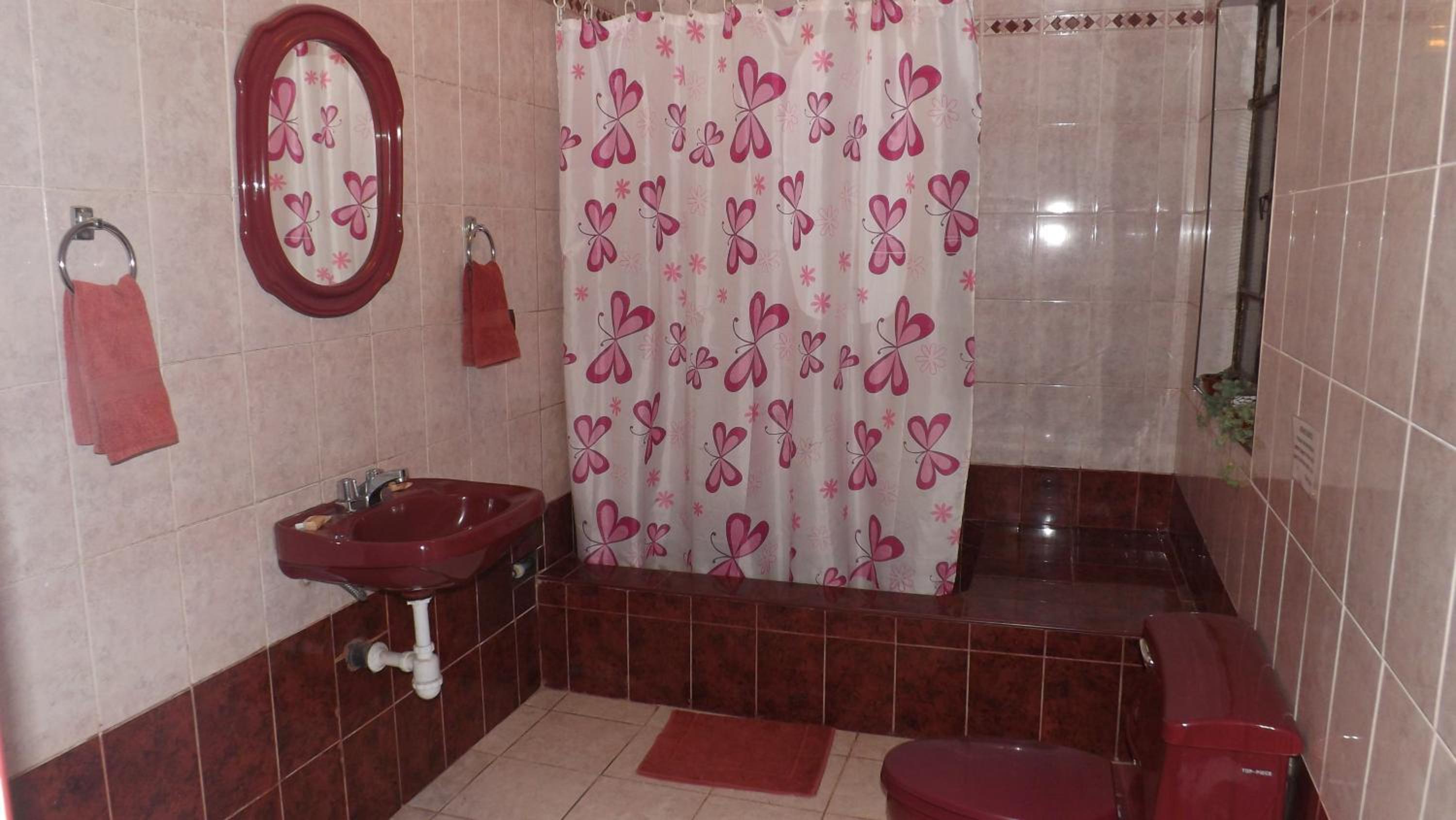 Standard Triple Room with Shared Bathroom photo 2