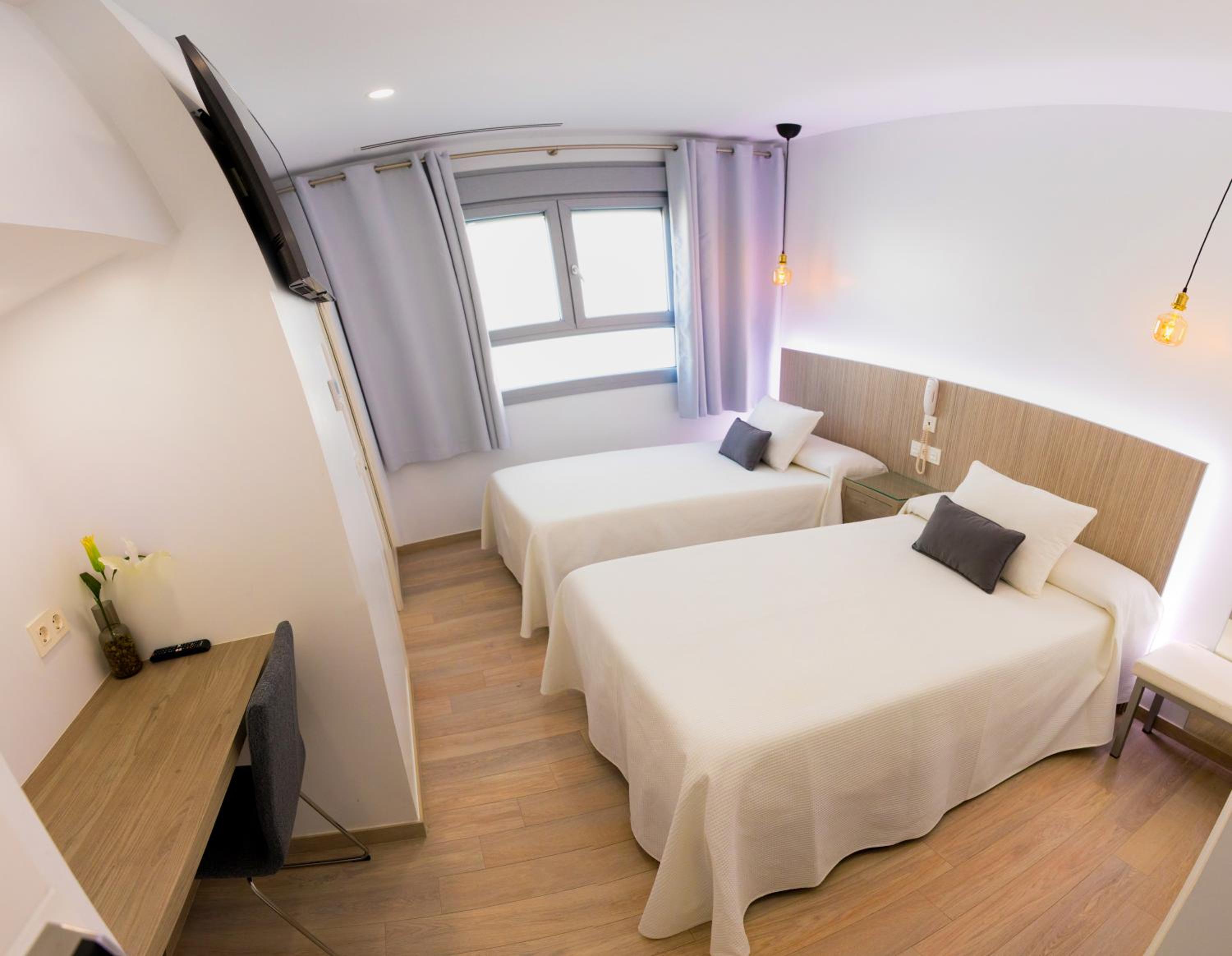 Standard Twin Room photo 2