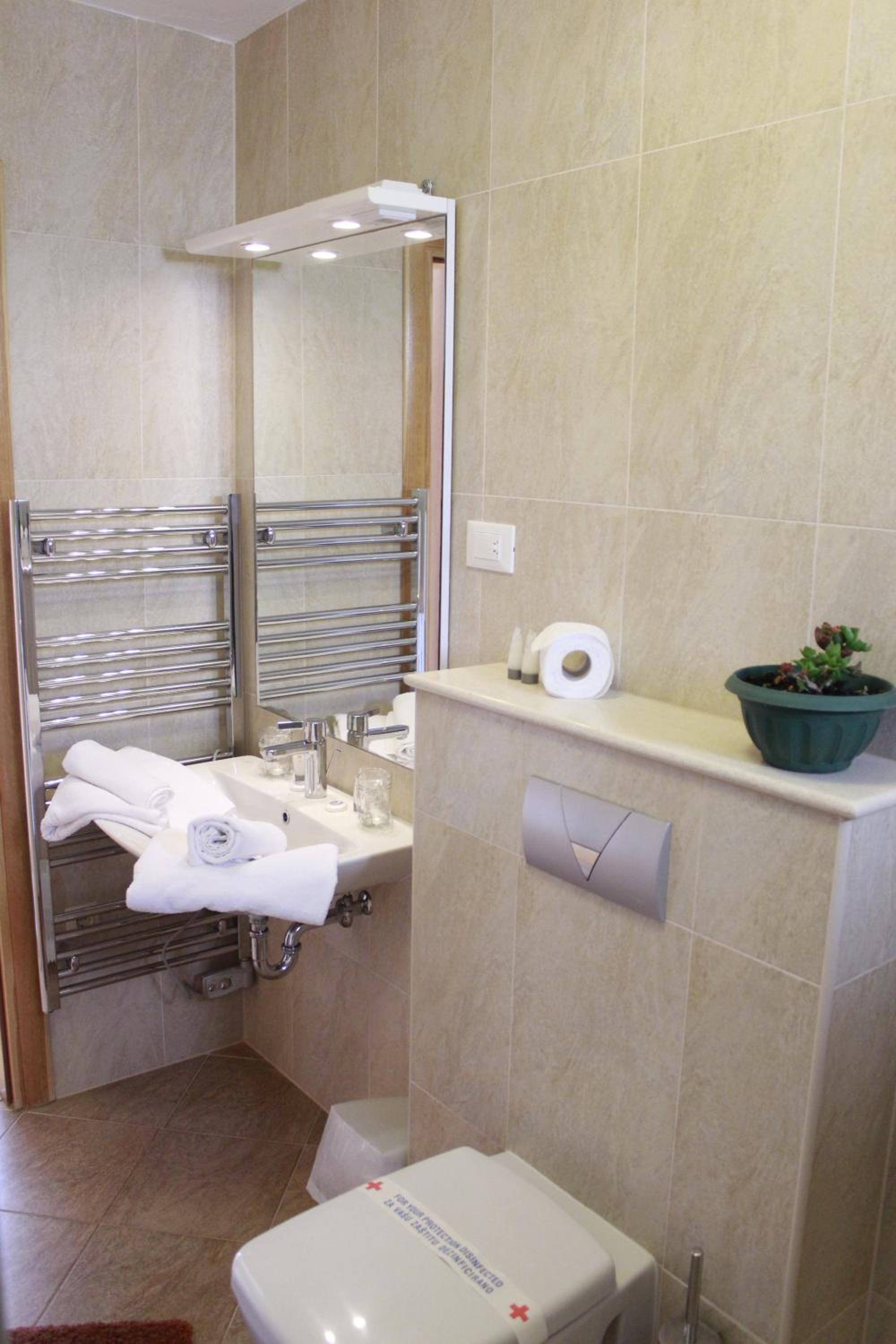 Twin Room with Sea View - Photo 7