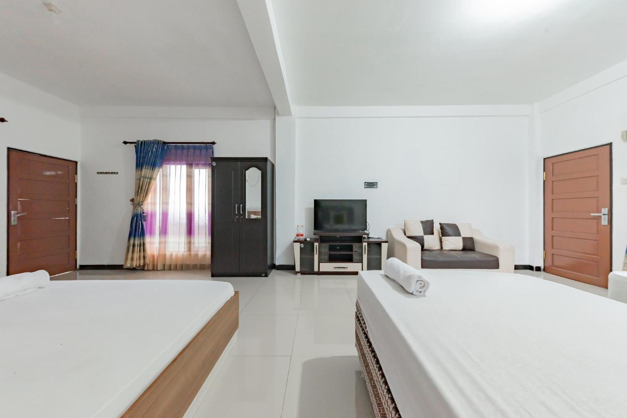 Family Room photo 3