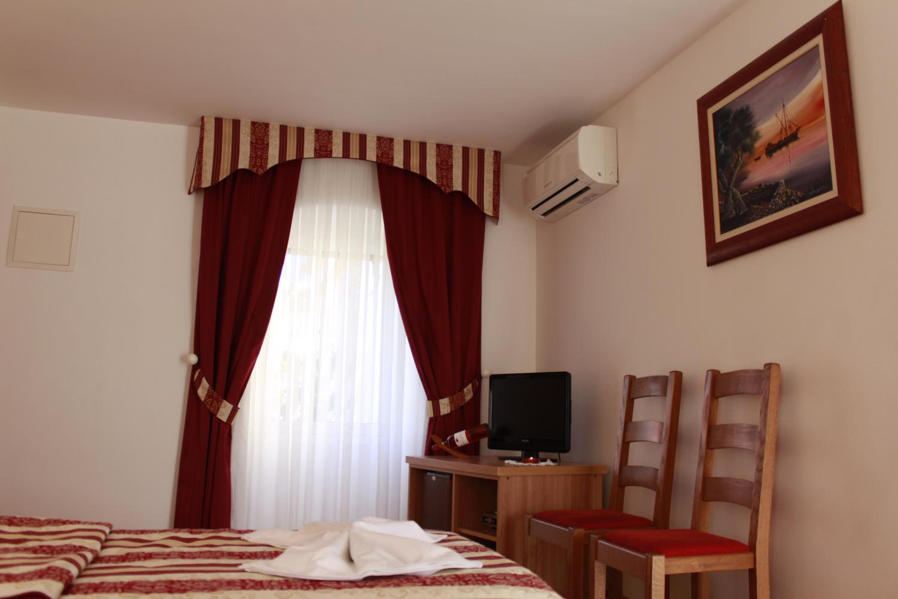 Twin Room with Sea View and Balcony - Photo 7