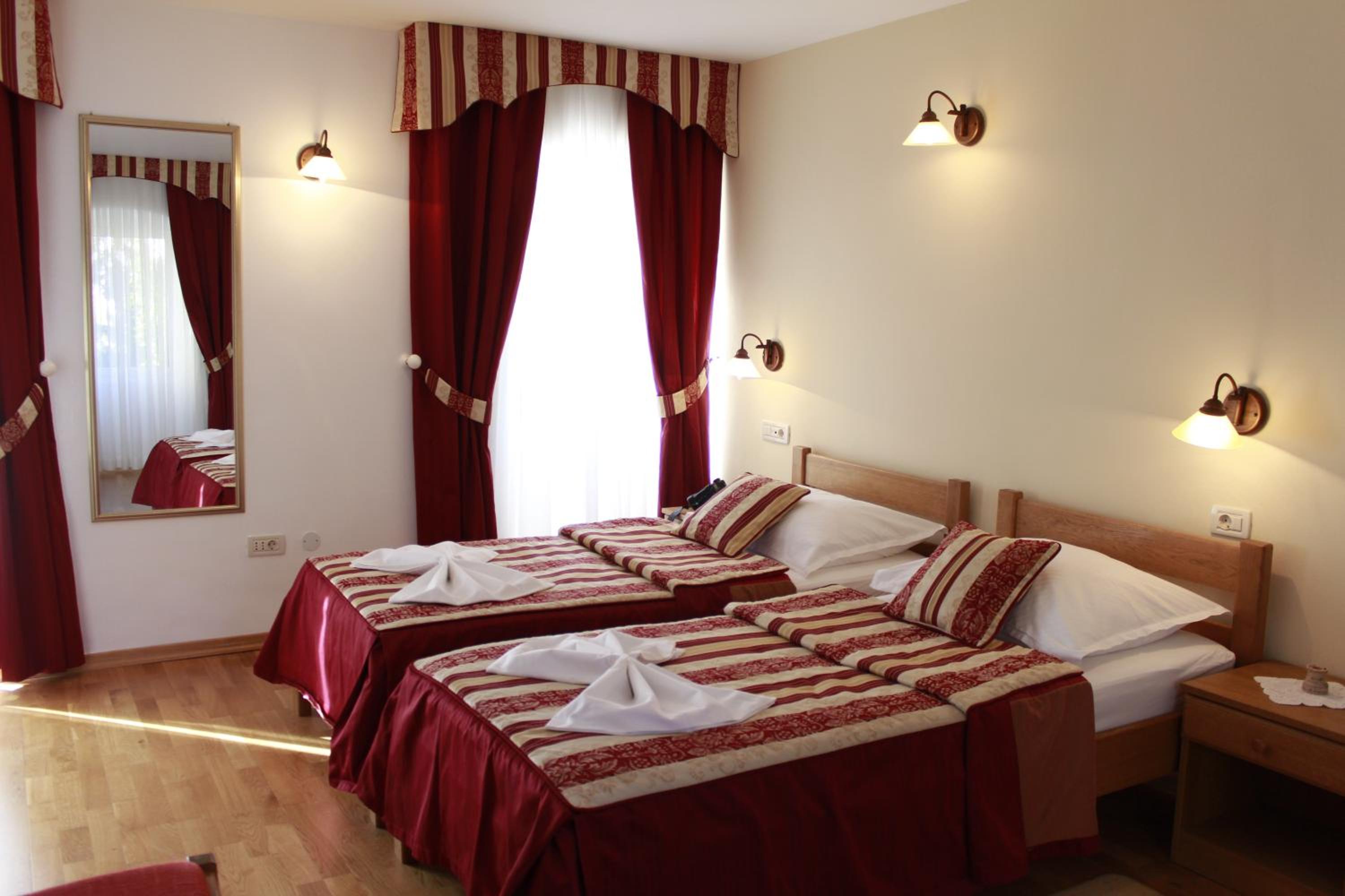 Twin Room with Sea View and Balcony - Photo 6