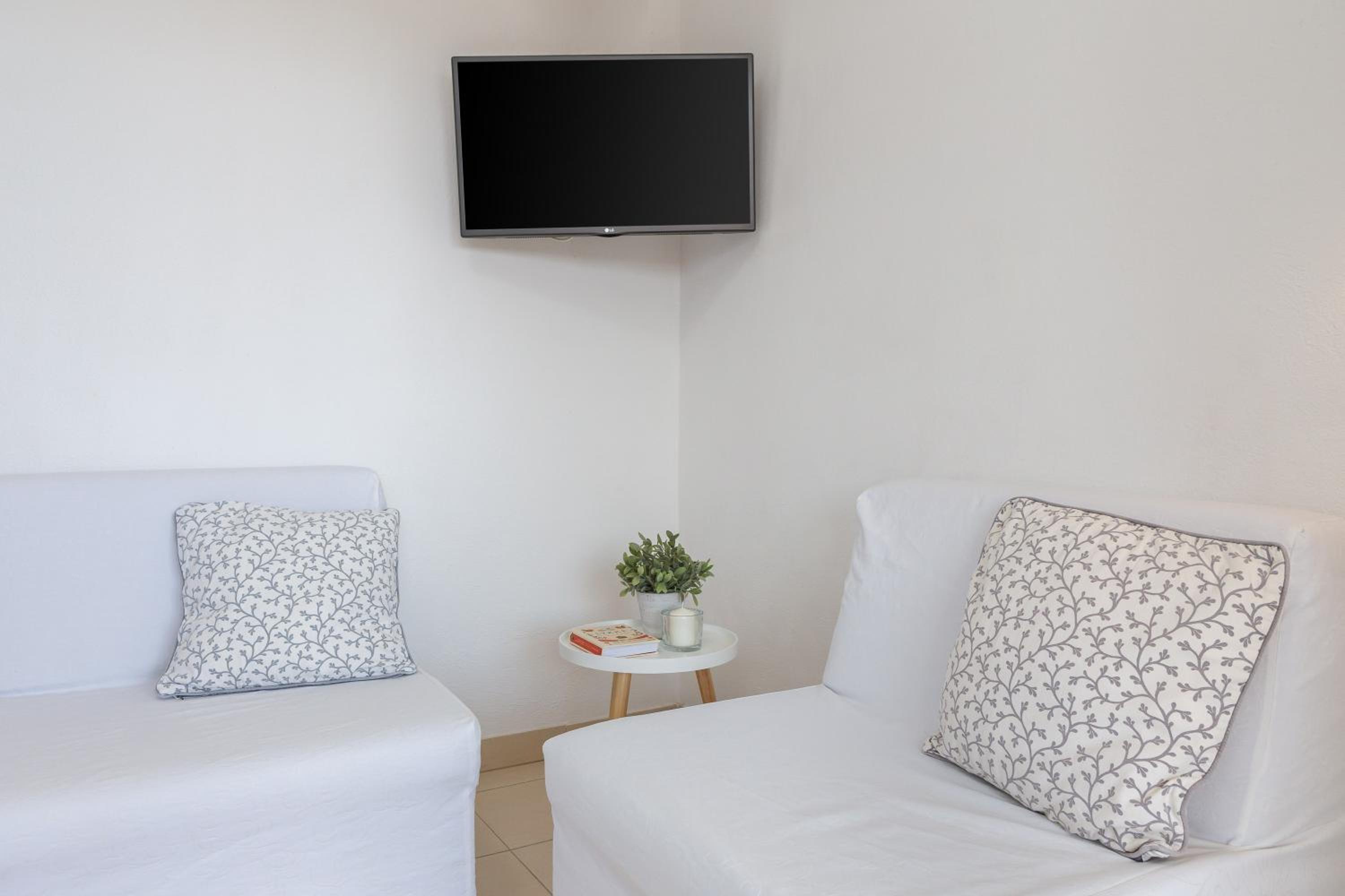 Two-Bedroom Apartment with Terrace(1st floor) 