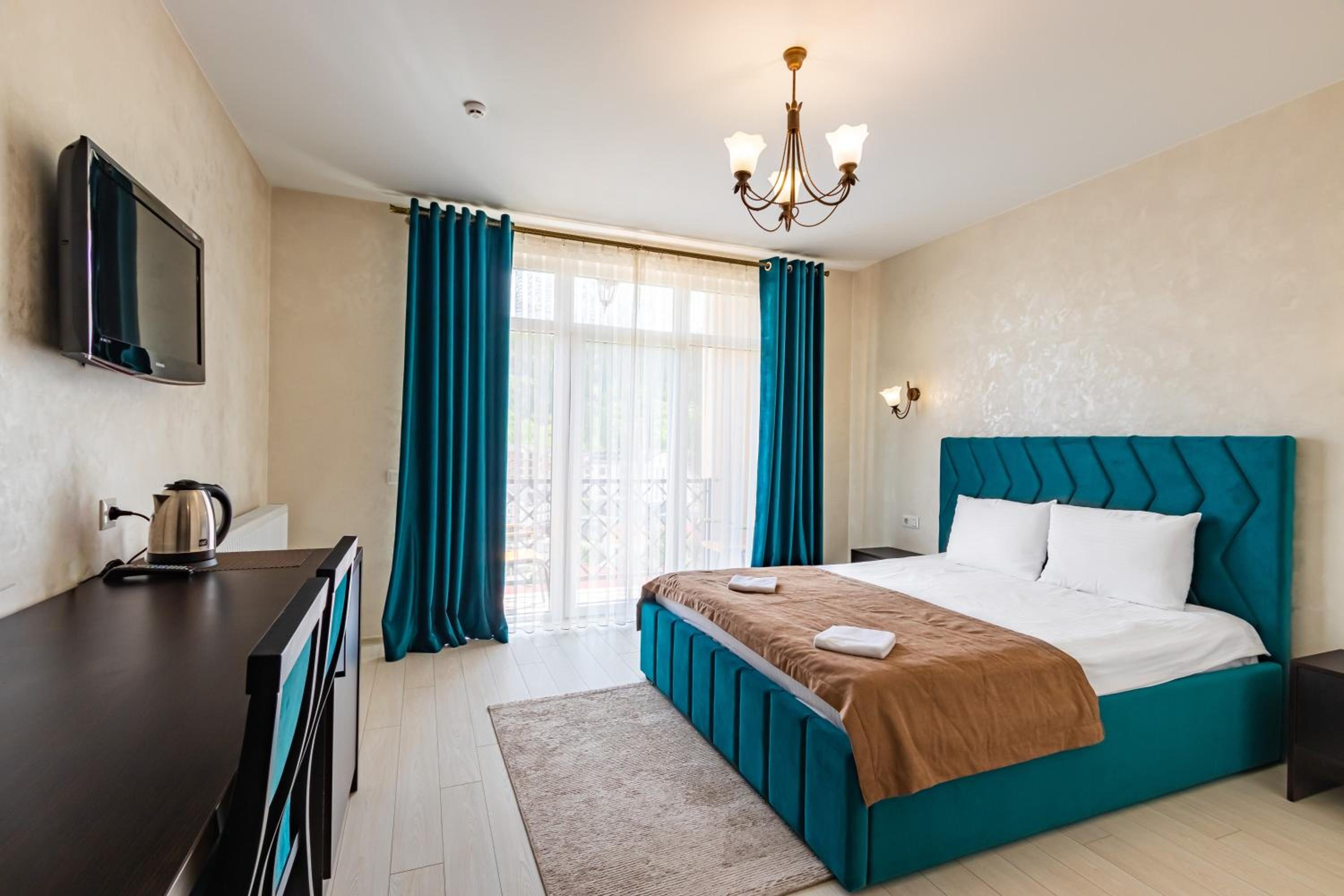 Suite with Mountain View