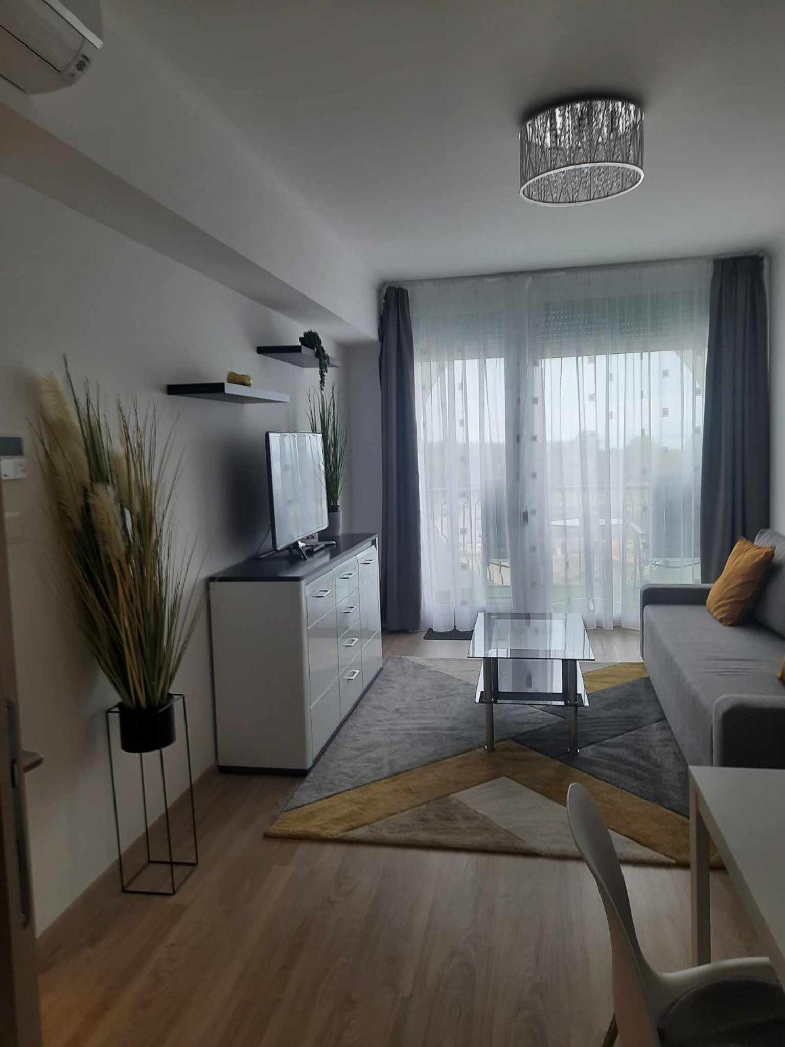 Apartment with Lake View photo 2