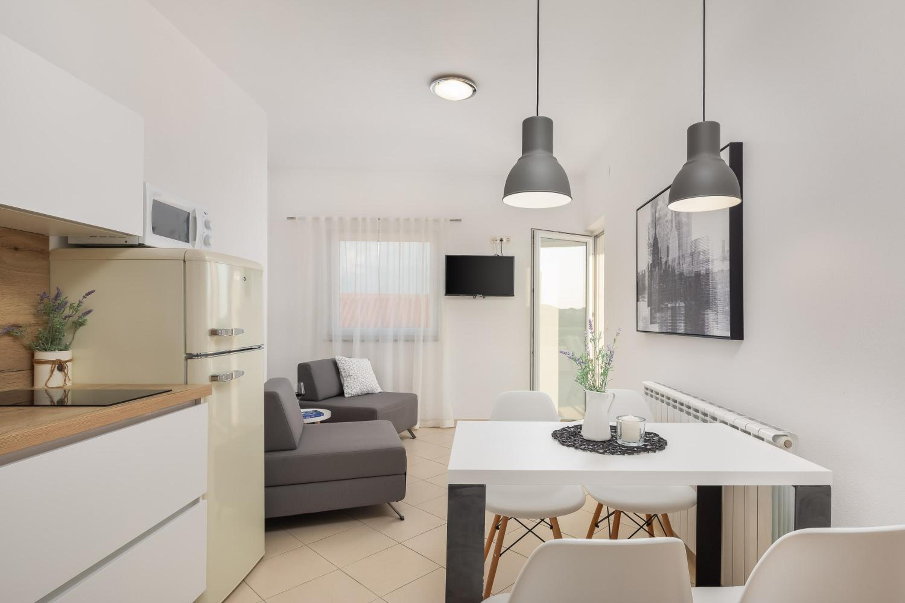 One-Bedroom Apartment with Balcony - Photo 27