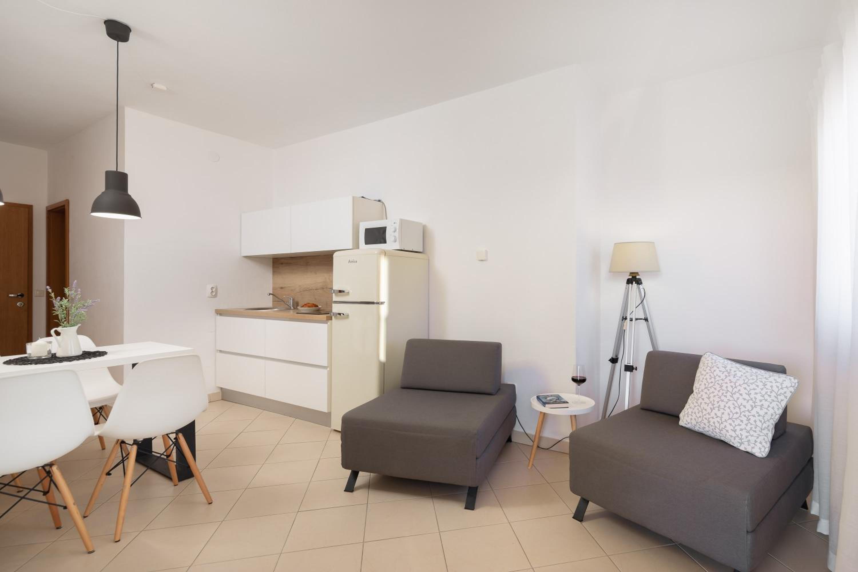 One-Bedroom Apartment with Balcony - Photo 26