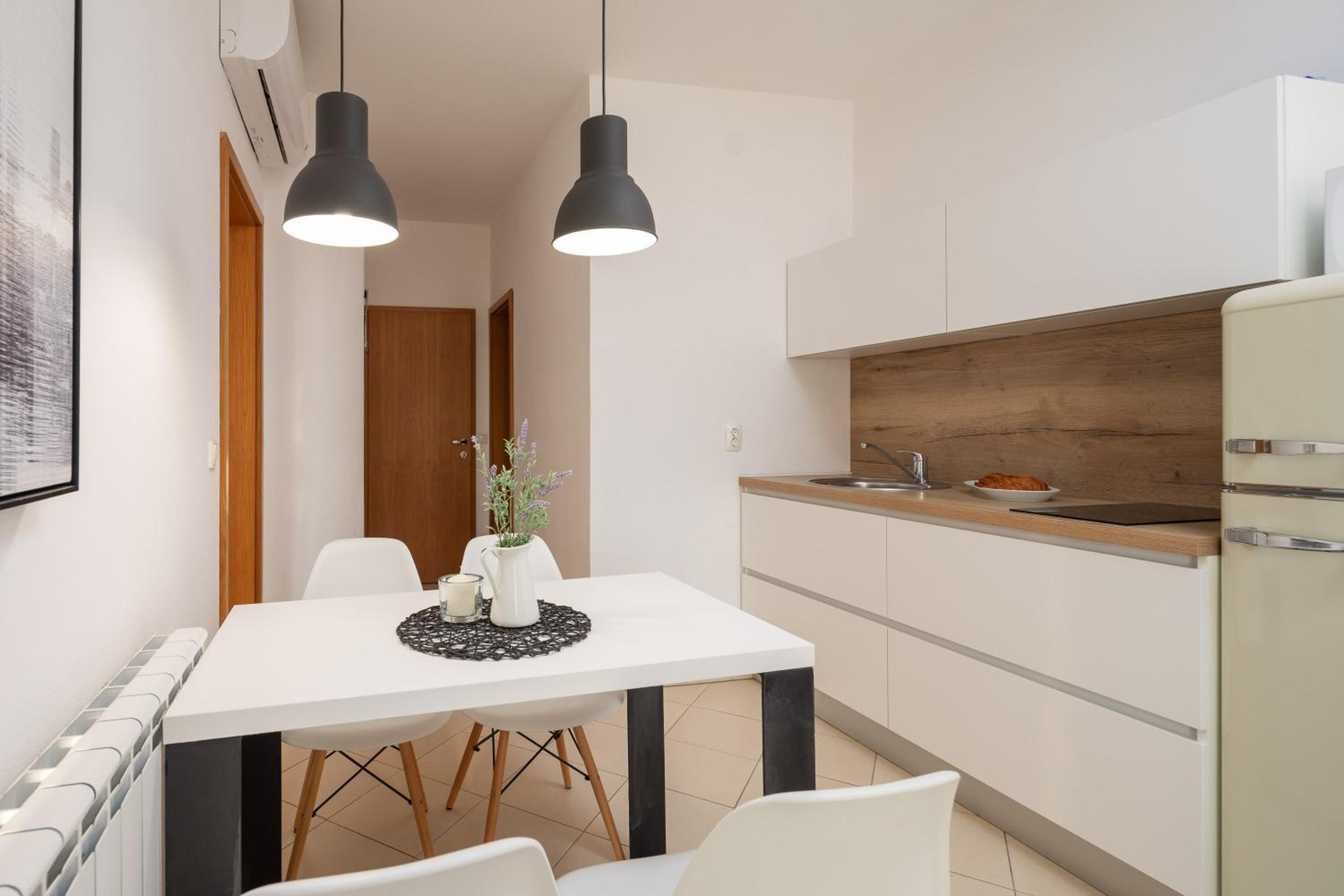 One-Bedroom Apartment with Balcony - Photo 44