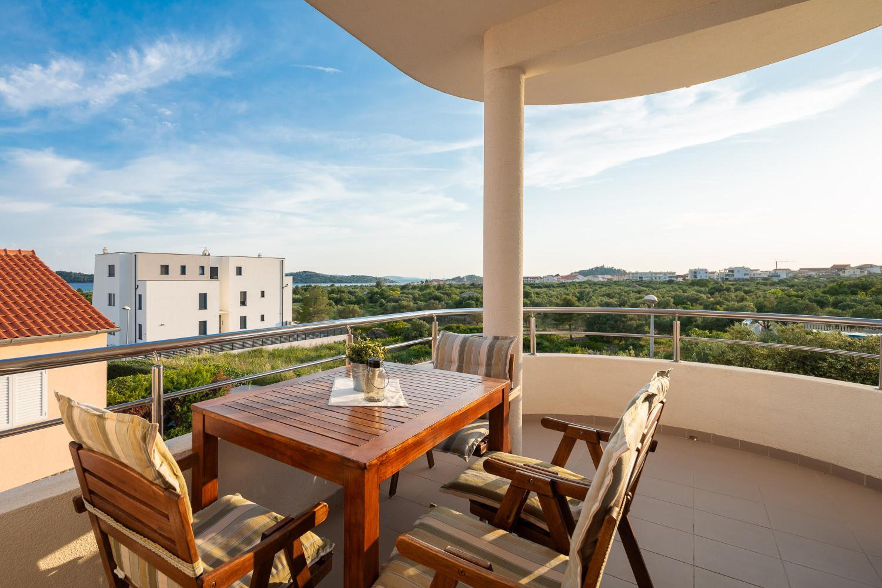 One-Bedroom Apartment with Balcony - Photo 45