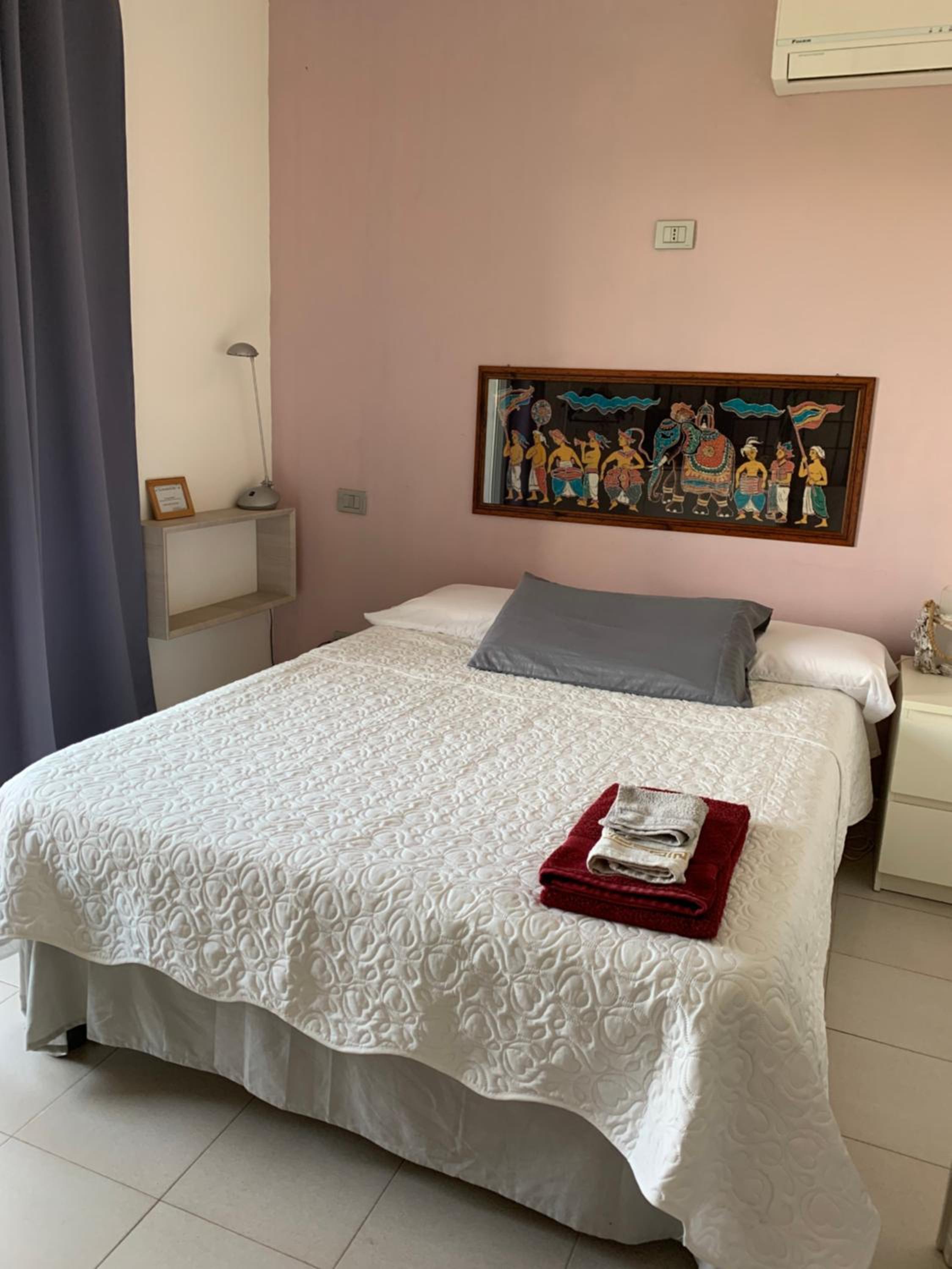 Double Room with Private External Bathroom - Photo 1