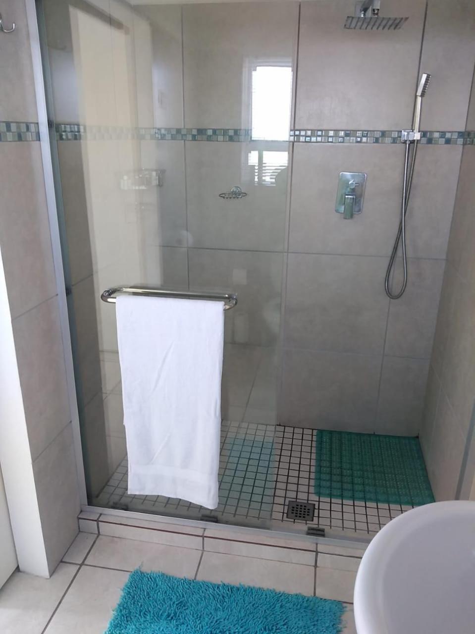 Two-Bedroom House photo 3