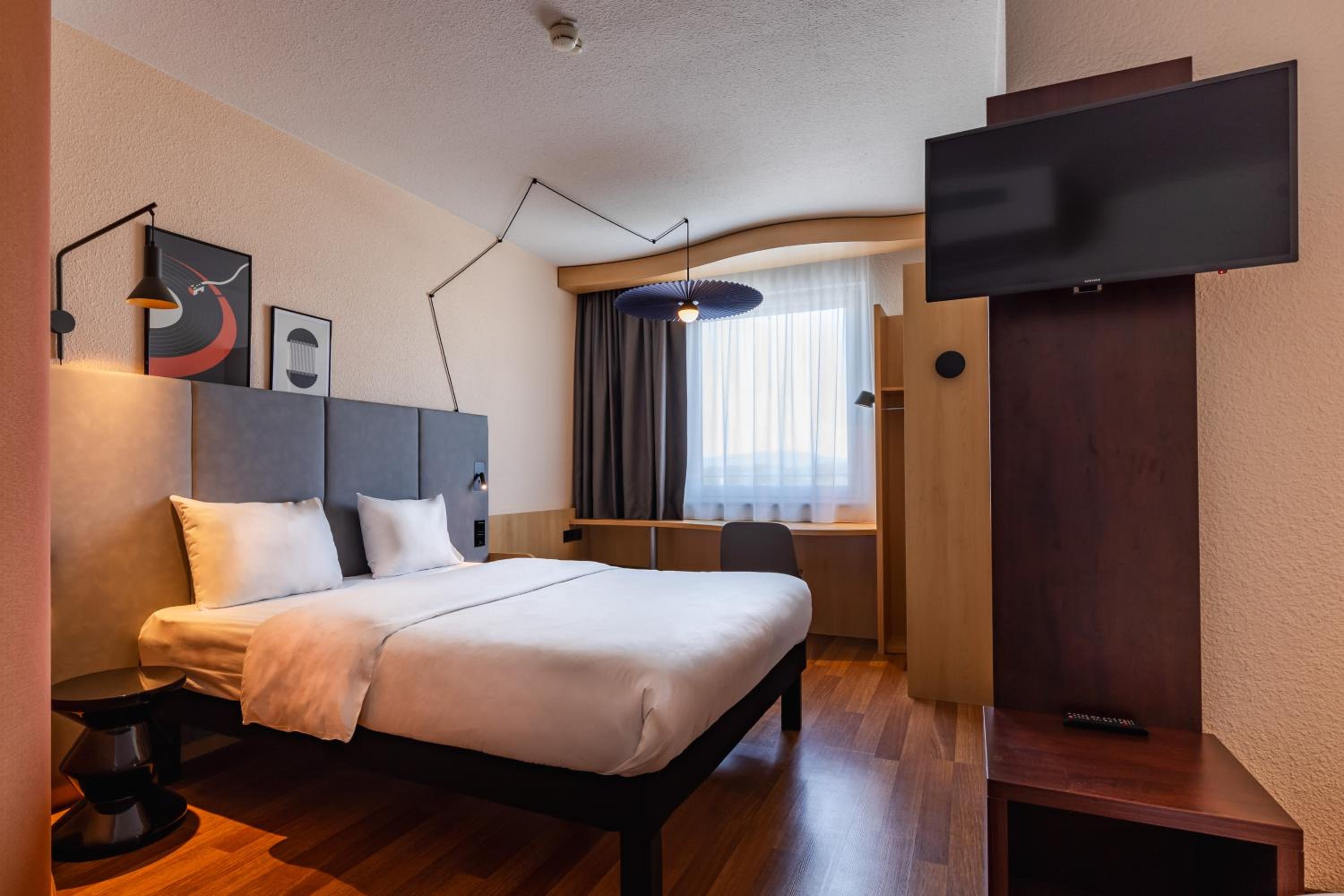 Standard Double Room with Sofa - Photo 1