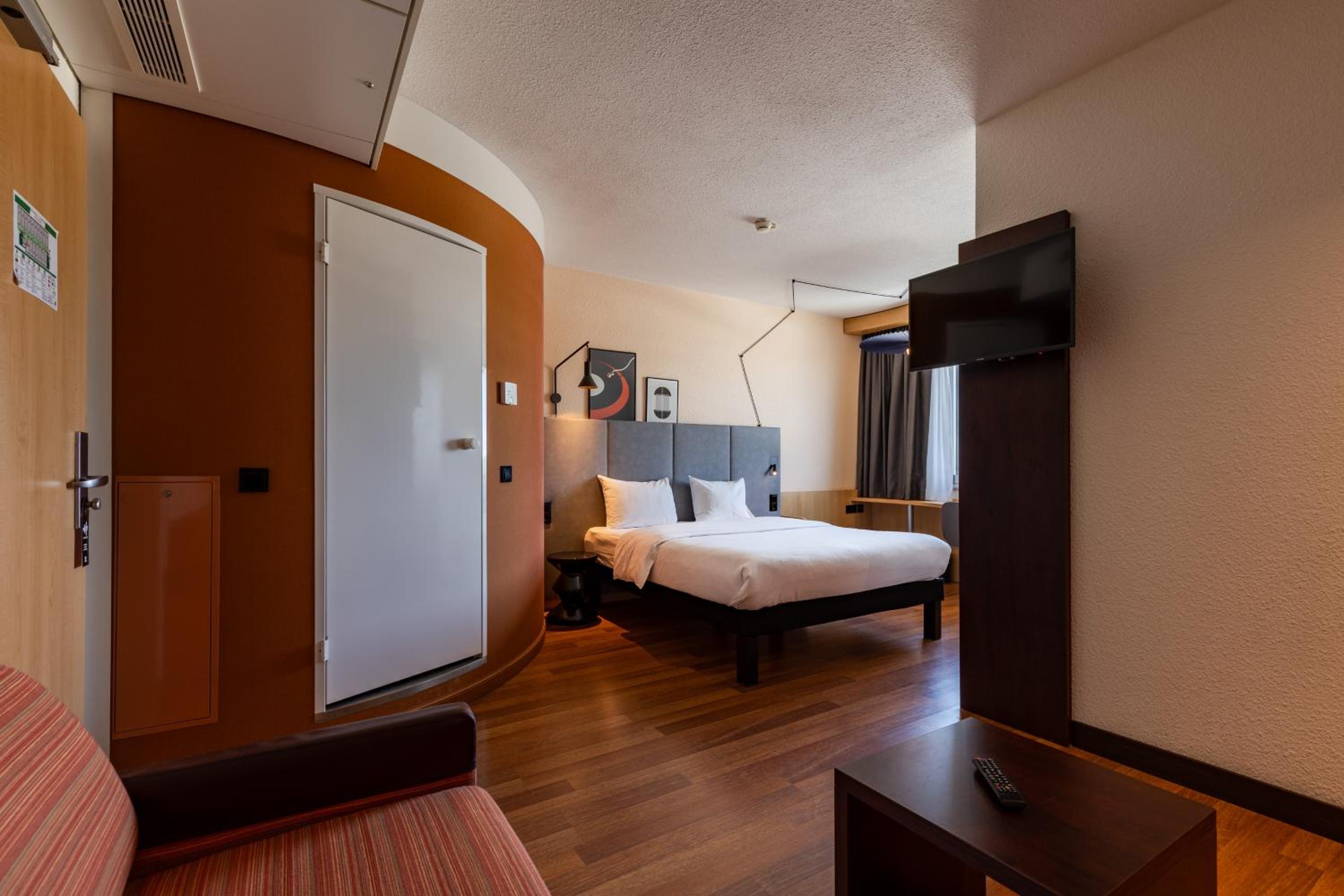 Standard Double Room with Sofa - Photo 3