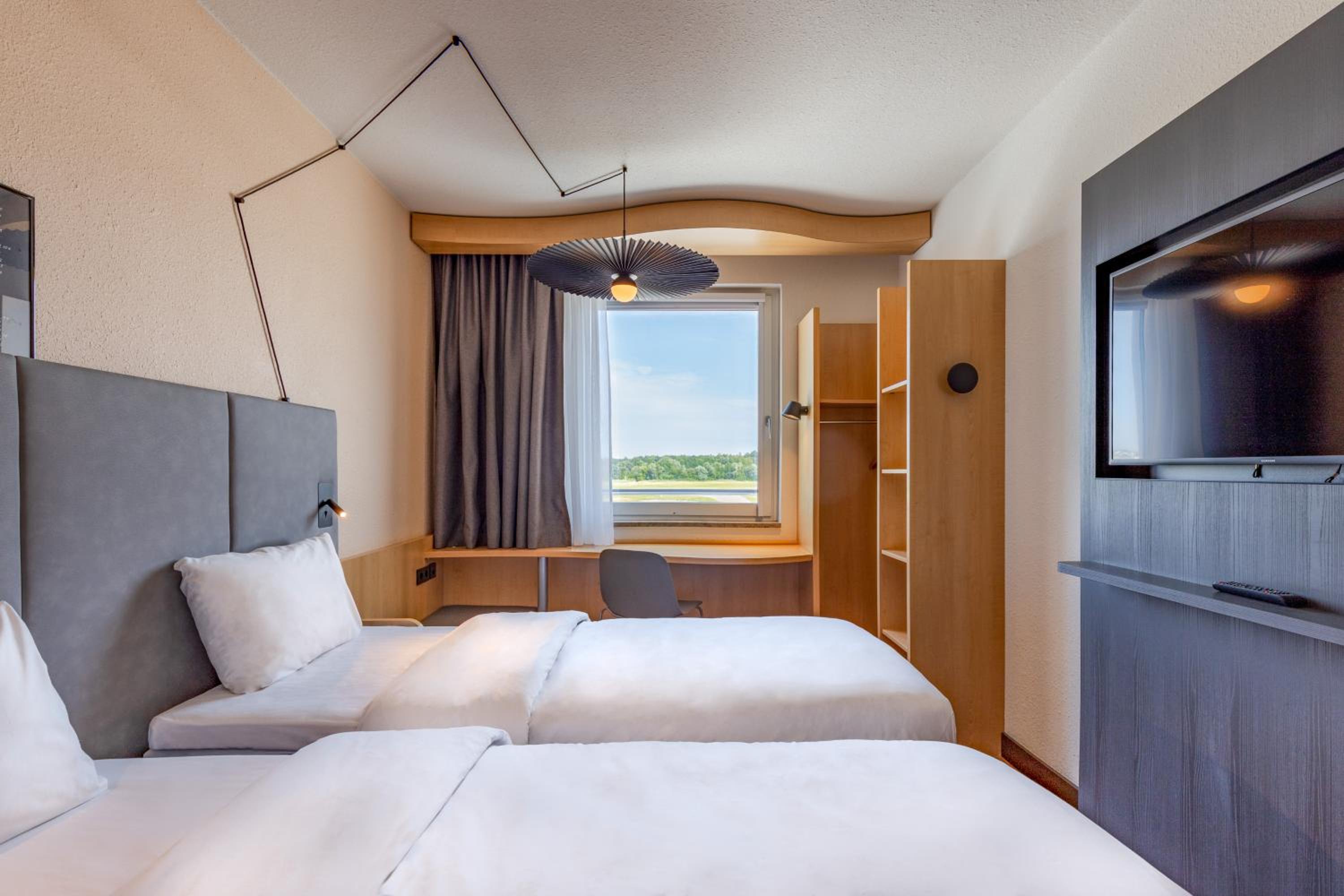Standard Twin Room - Photo 4
