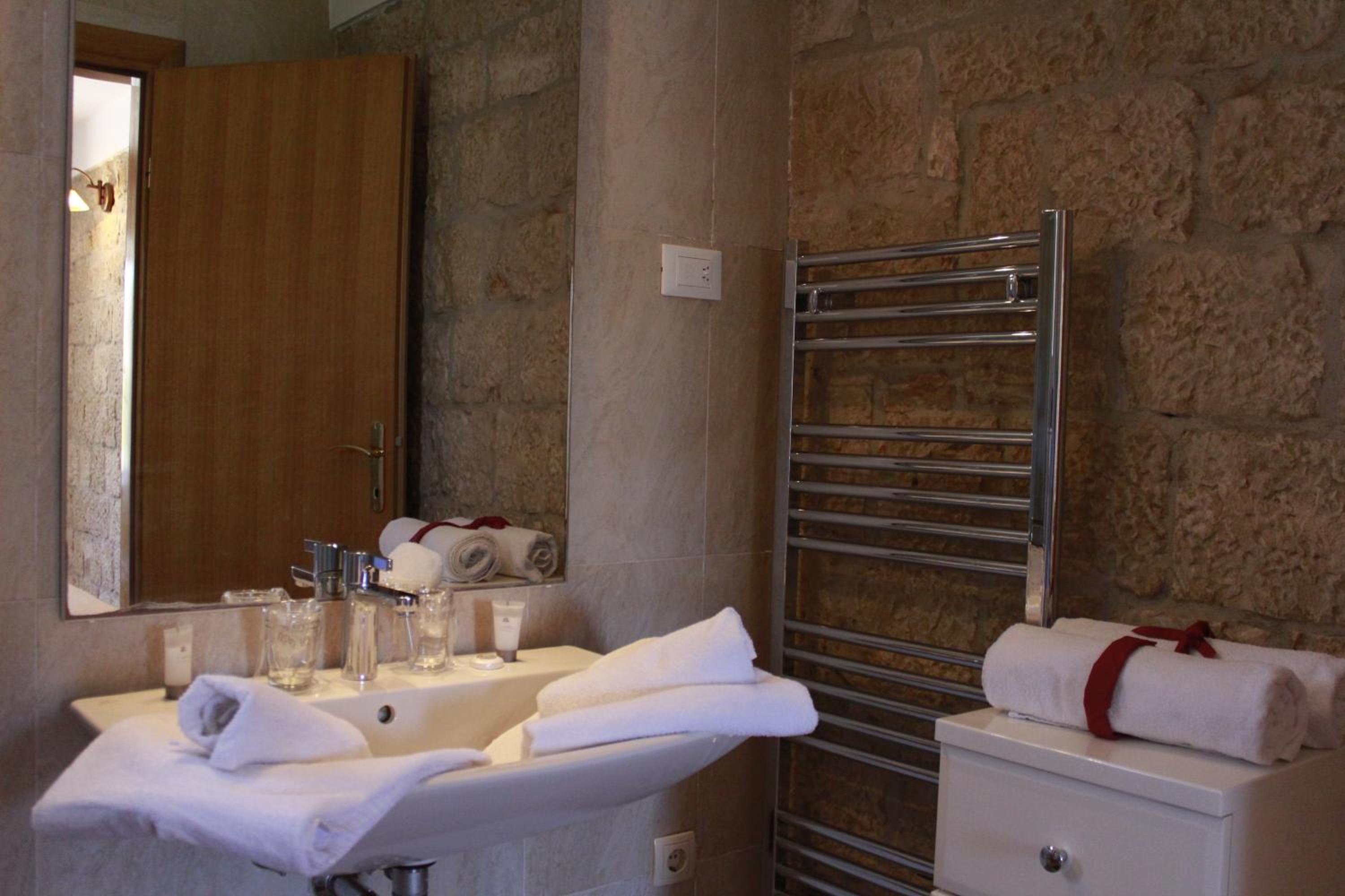 Junior Suite with Sea View - Photo 15