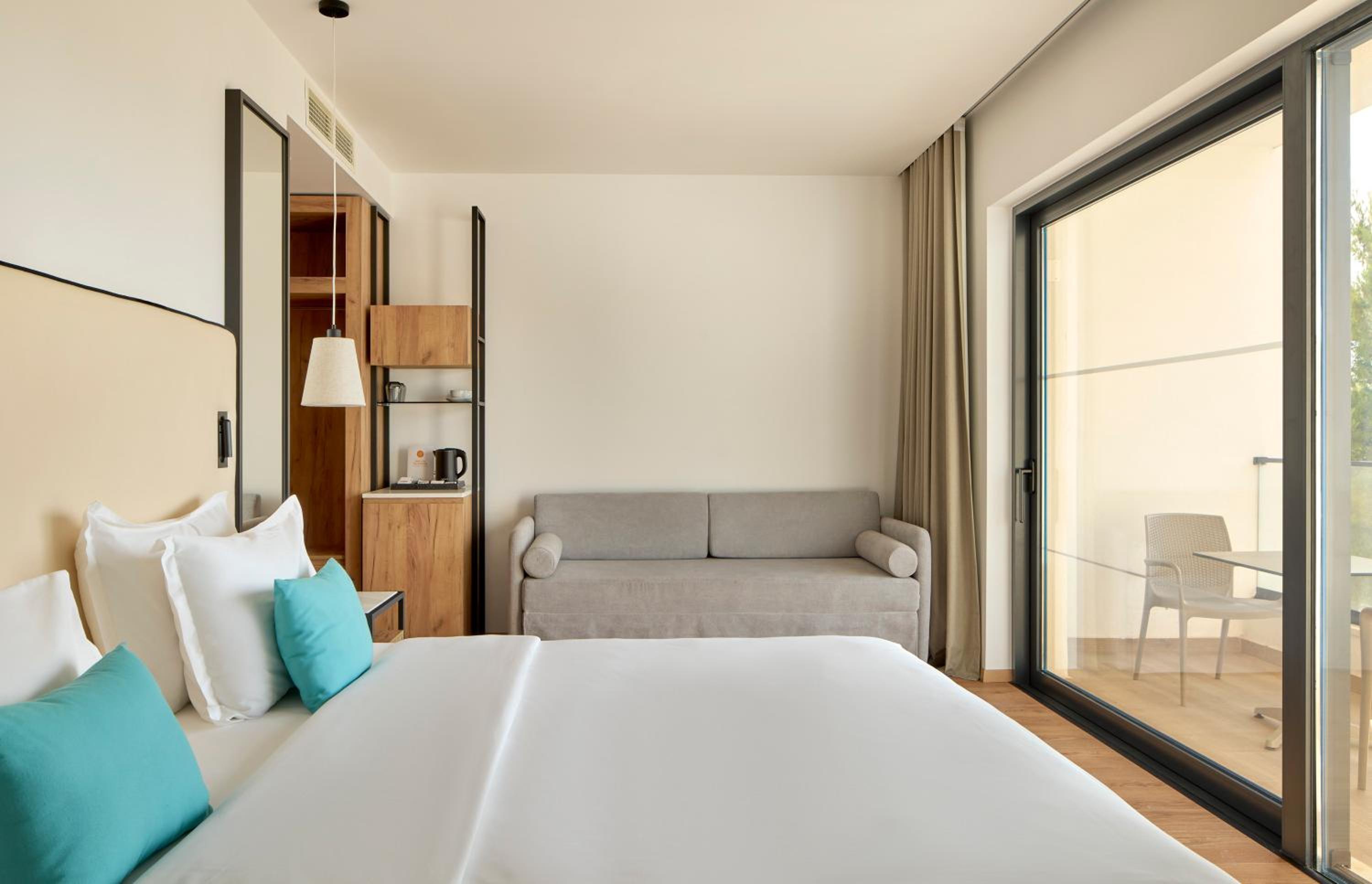 Sol Room Partial Sea View (2 Adults + 2 Children) photo 1
