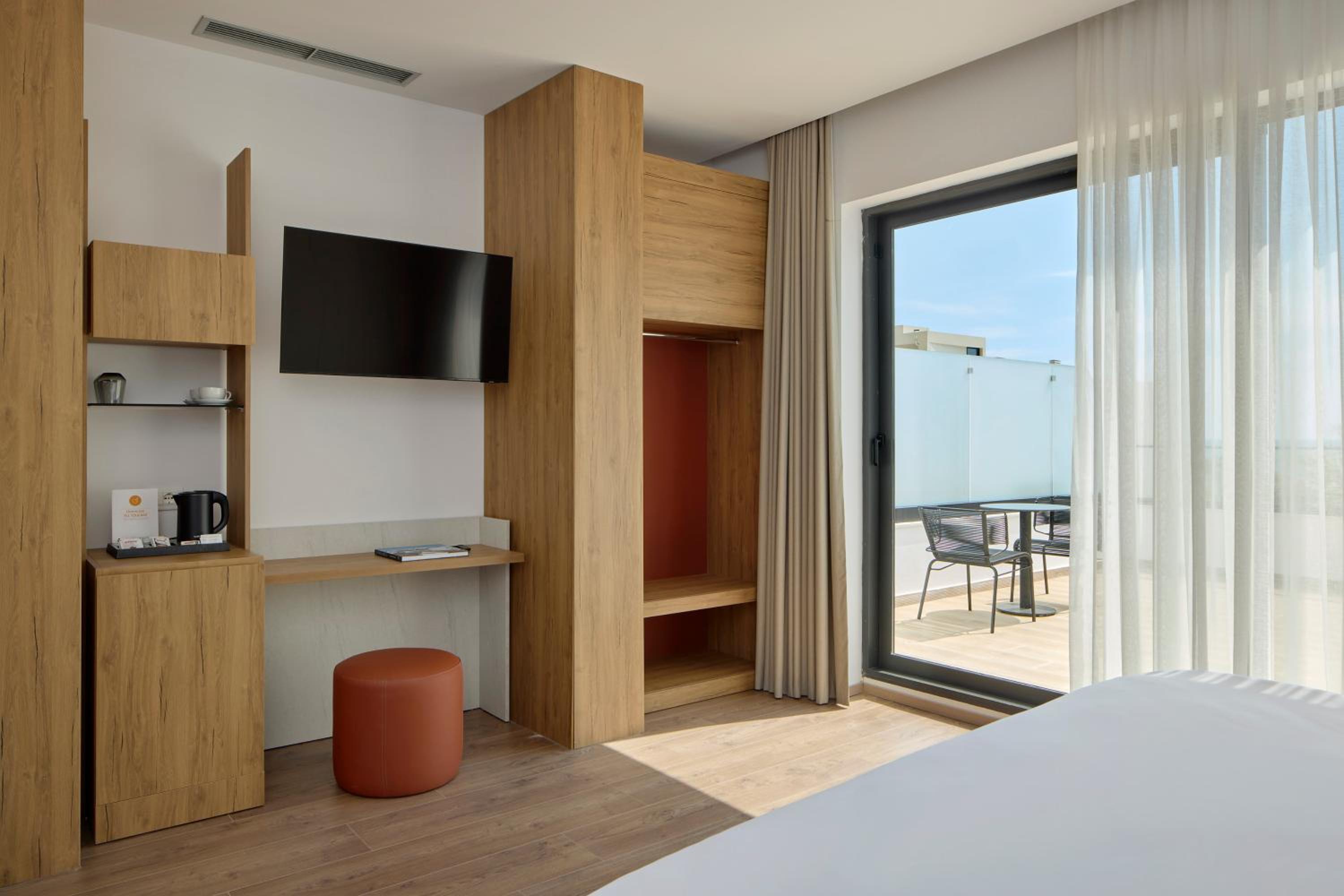 Junior Suite Sea View with Terrace (2 Adults +2 Children) photo 2
