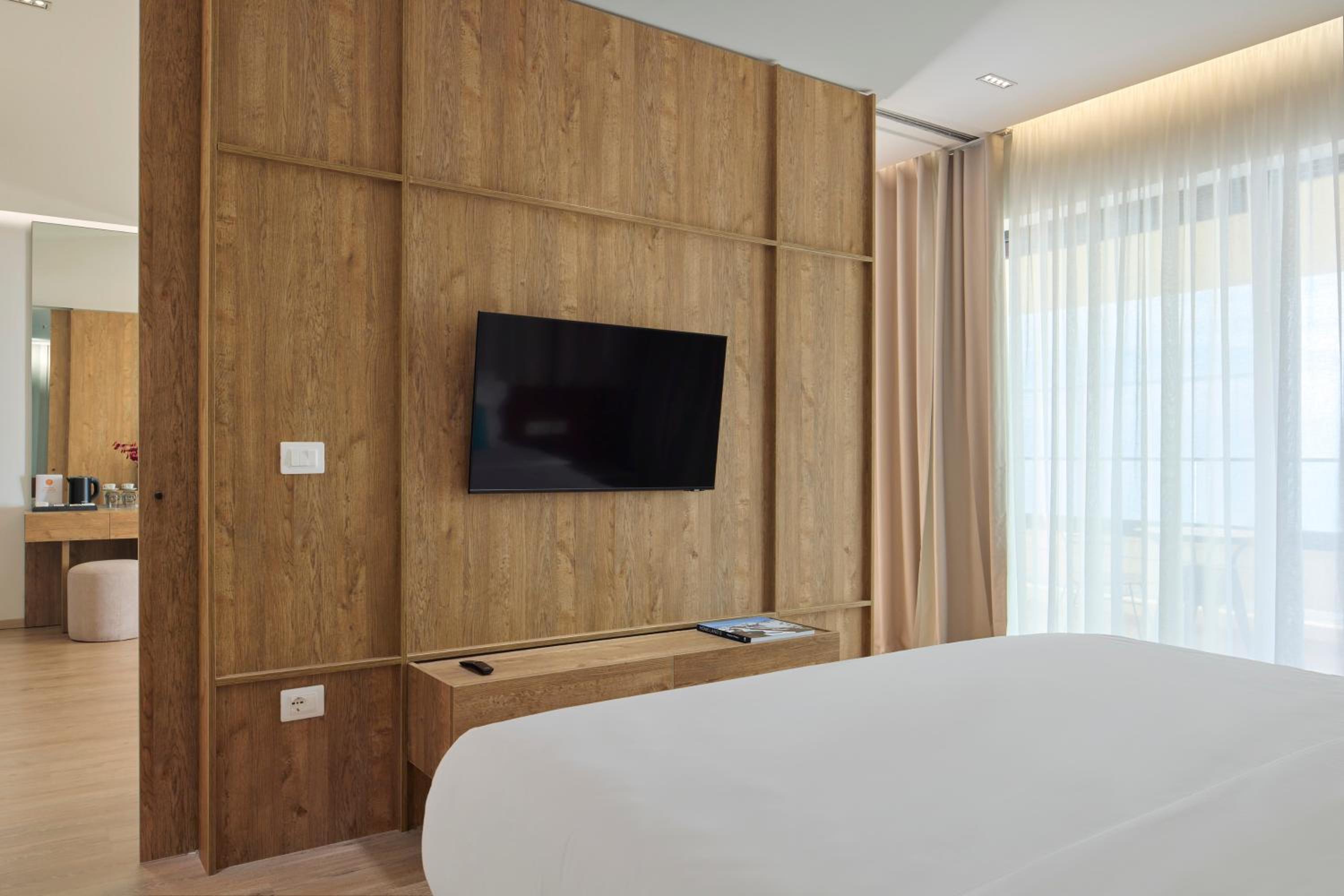 Sol Suite Frontal Sea View (2 Adults +2 Children)
