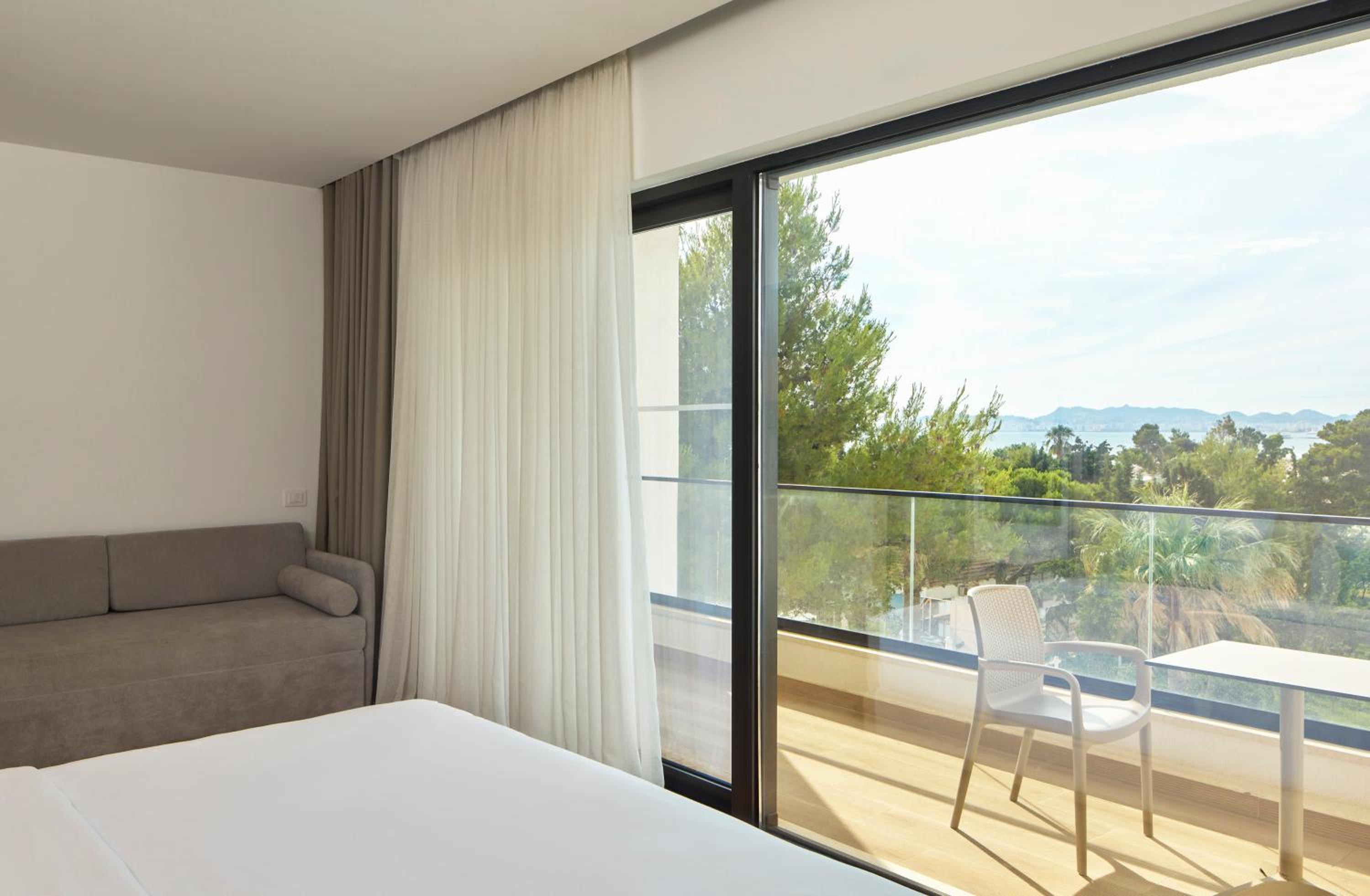 Sol Room Partial Sea View (2 Adults + 2 Children) photo 3