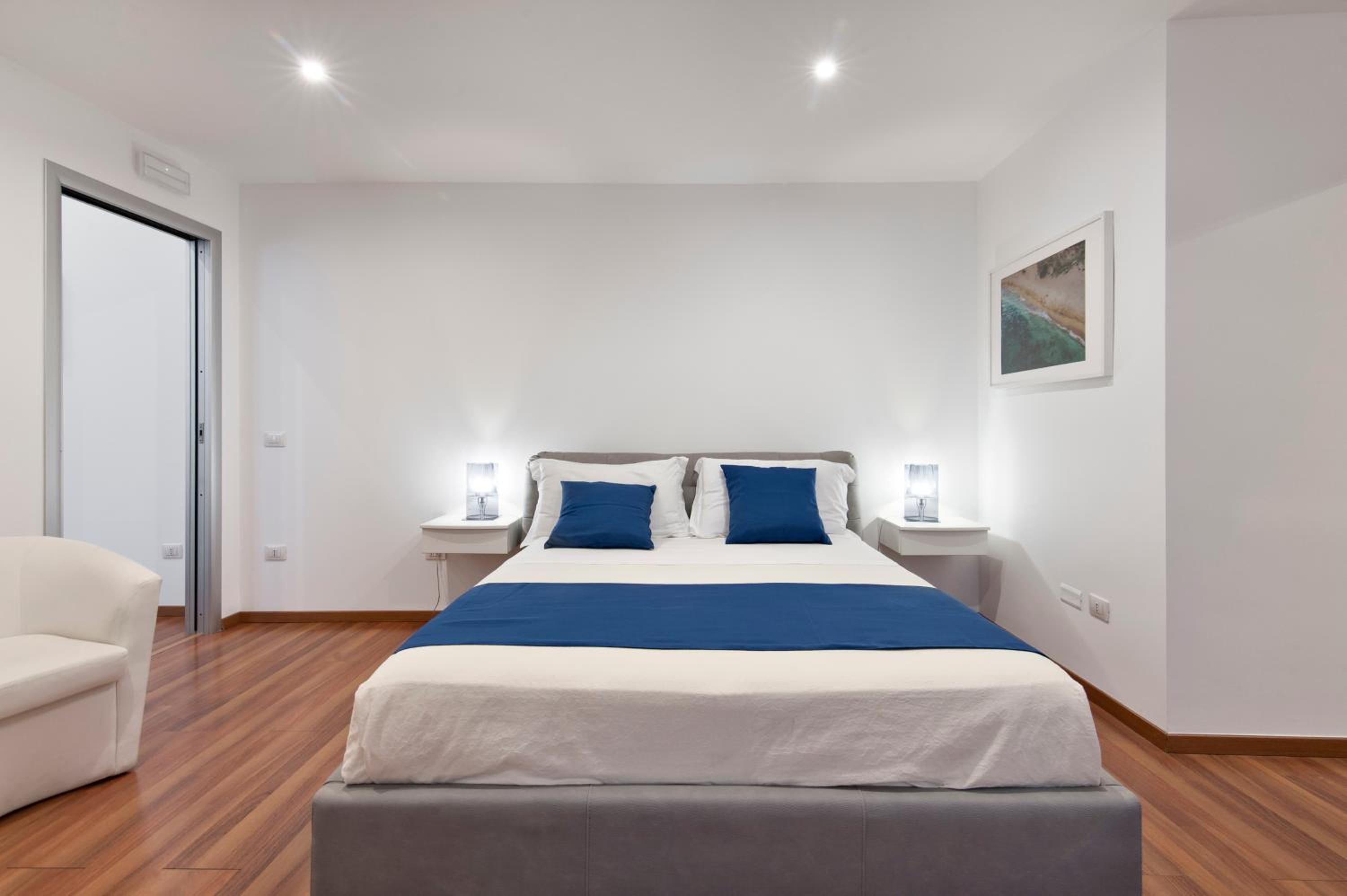 King Suite with Balcony - Photo 1