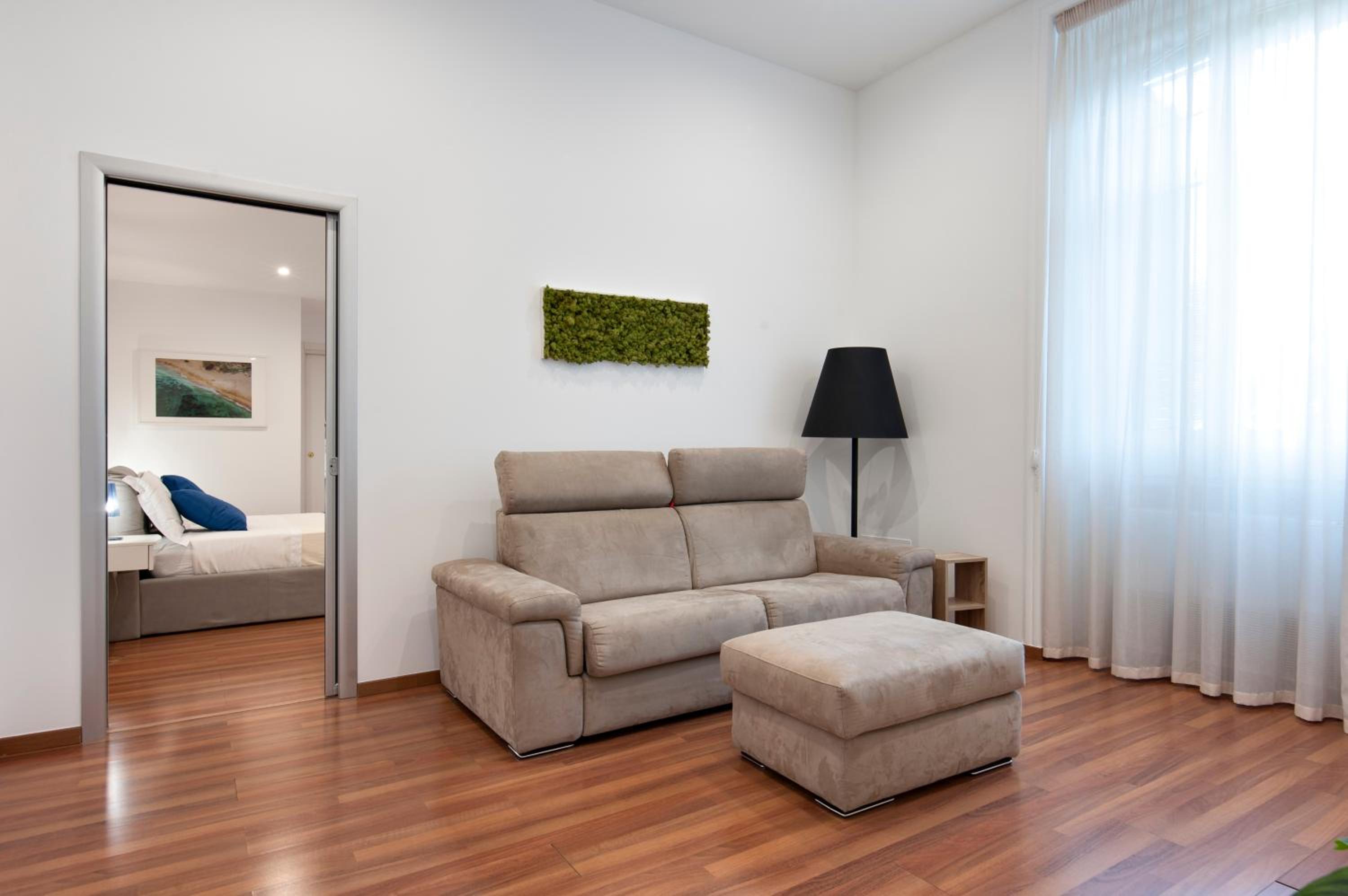 King Suite with Balcony - Photo 6