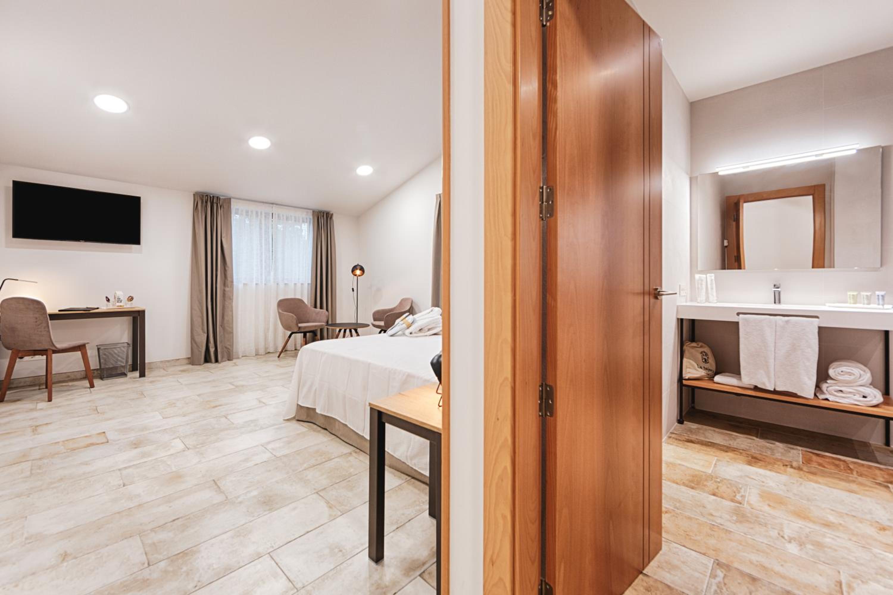 Suite - Photo 3
