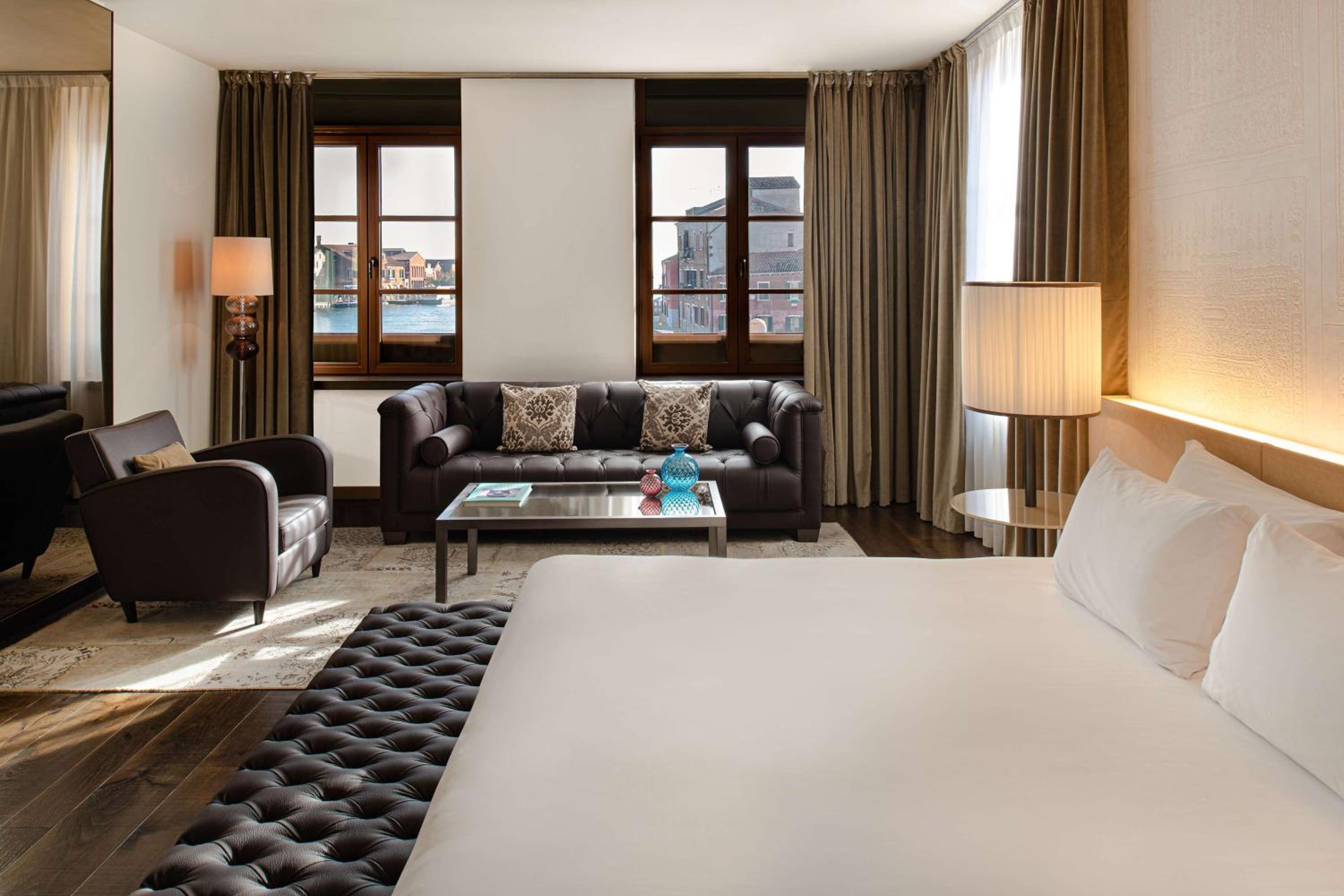 Junior King Suite with Canal View - Photo 1