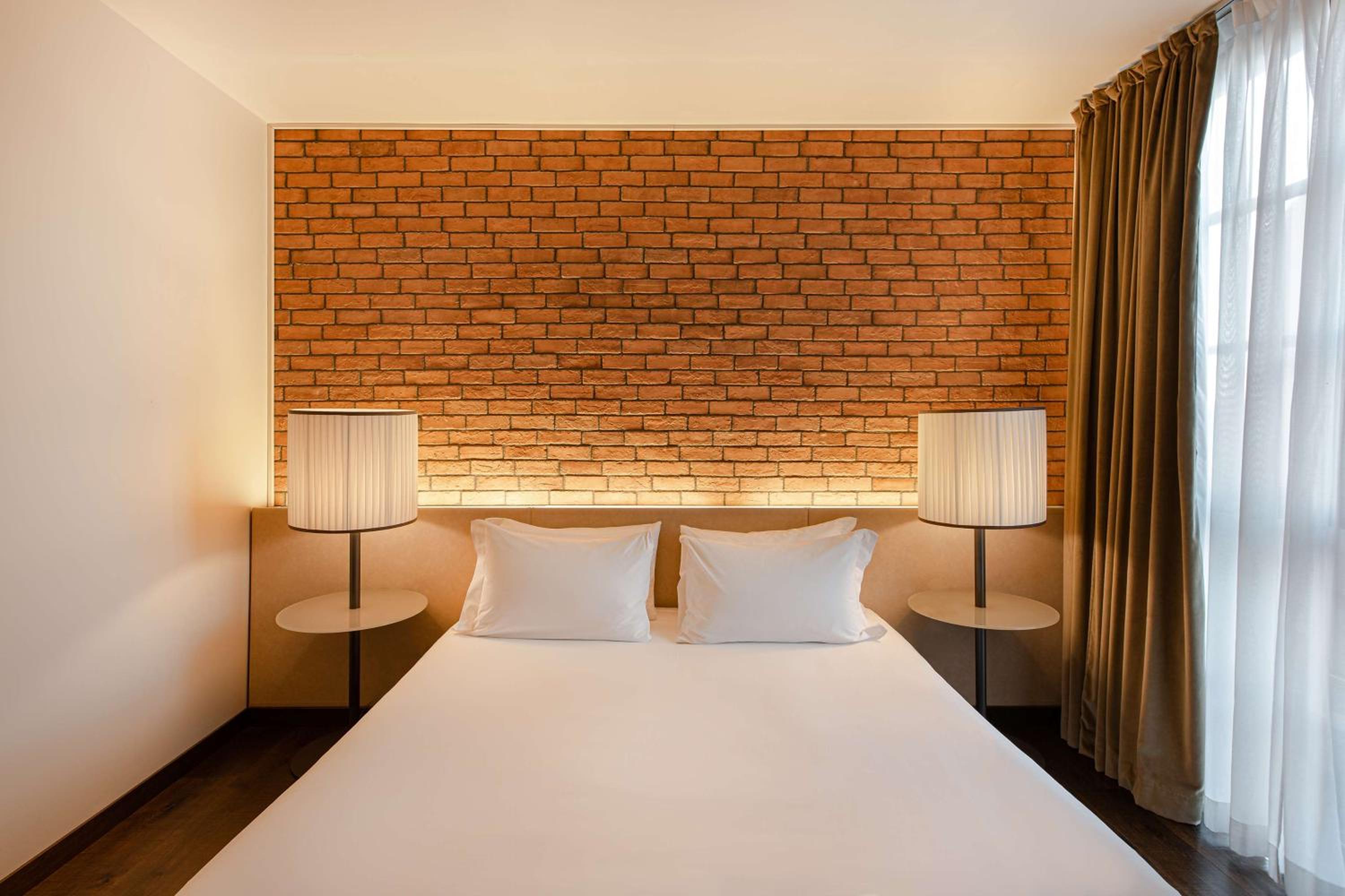 Deluxe King Room - Photo 3