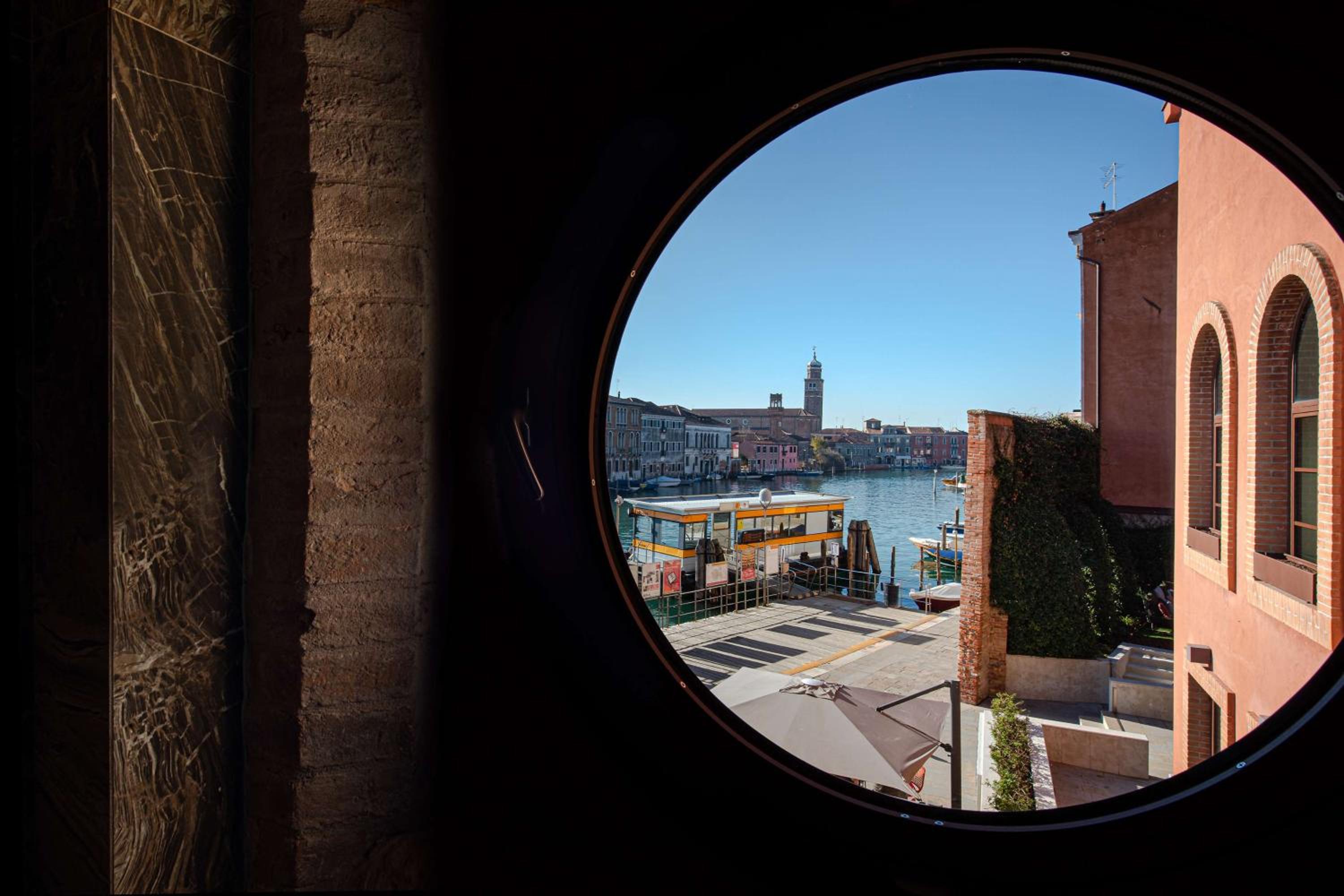 Grand Suite with Canal View - Photo 9