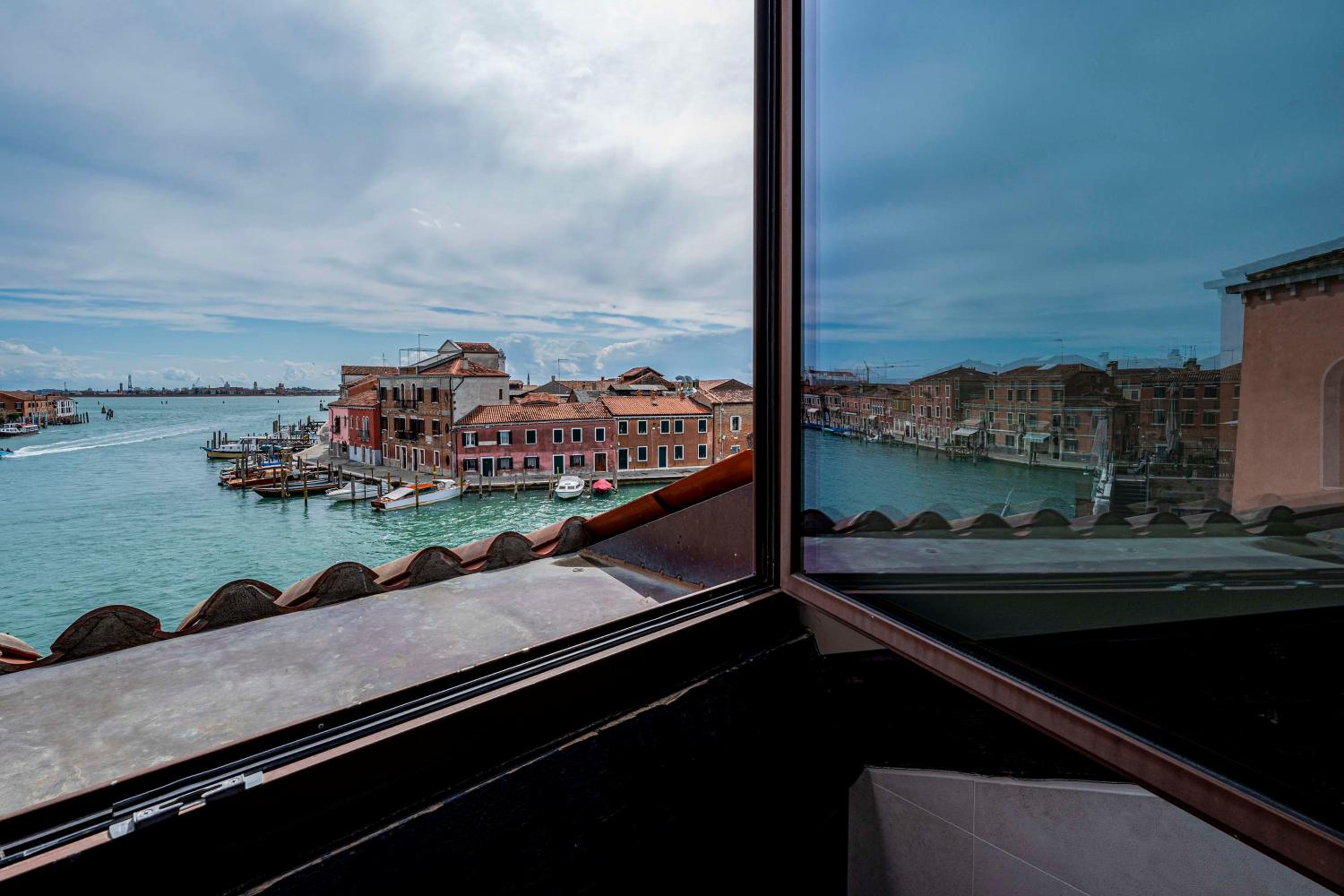 Suite with Canal View - Photo 4