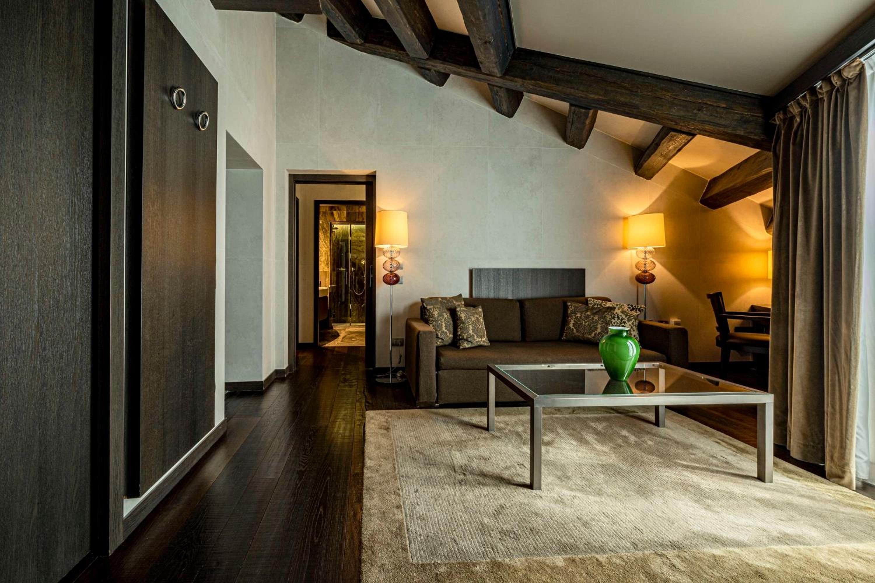 Suite with Canal View - Photo 5