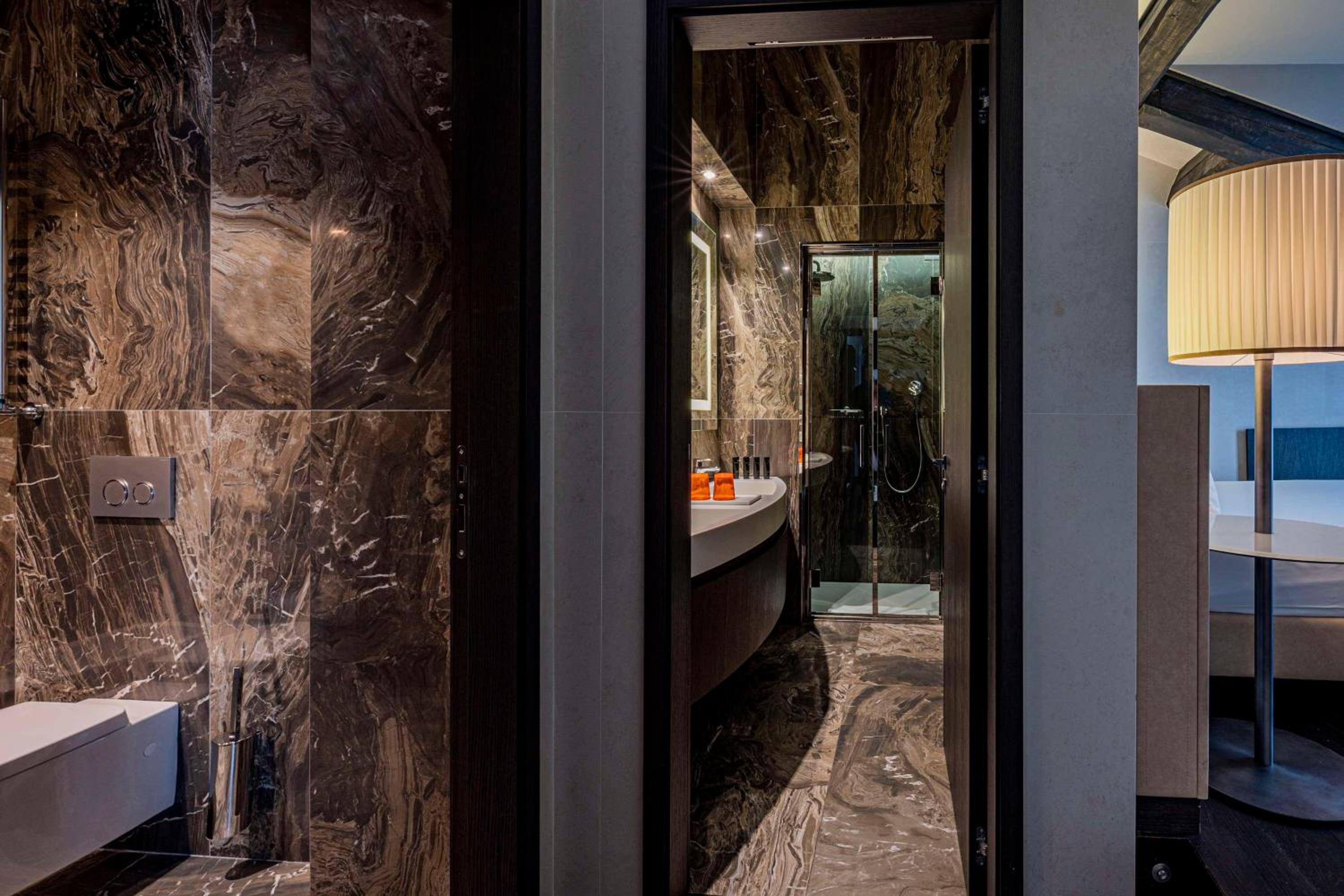 Suite with Canal View - Photo 8