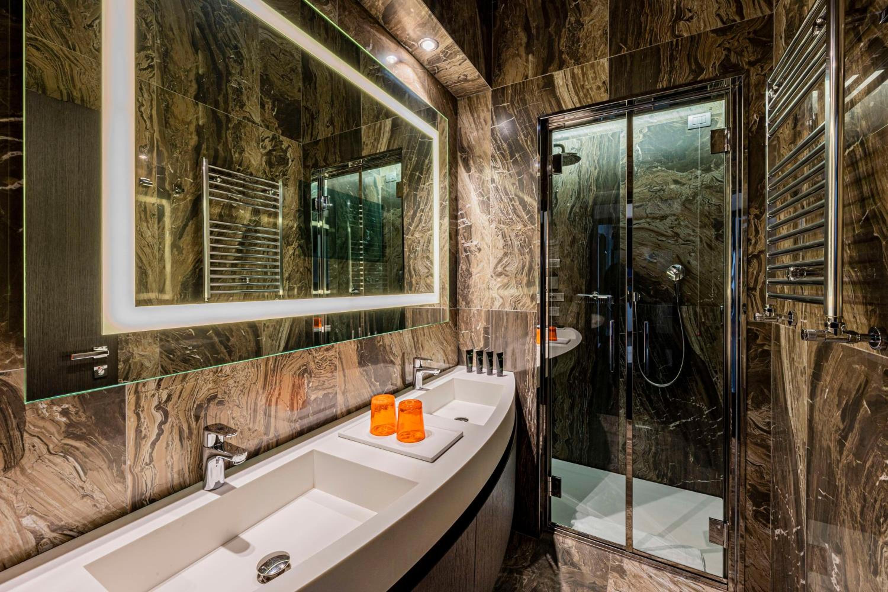 Suite with Canal View - Photo 2