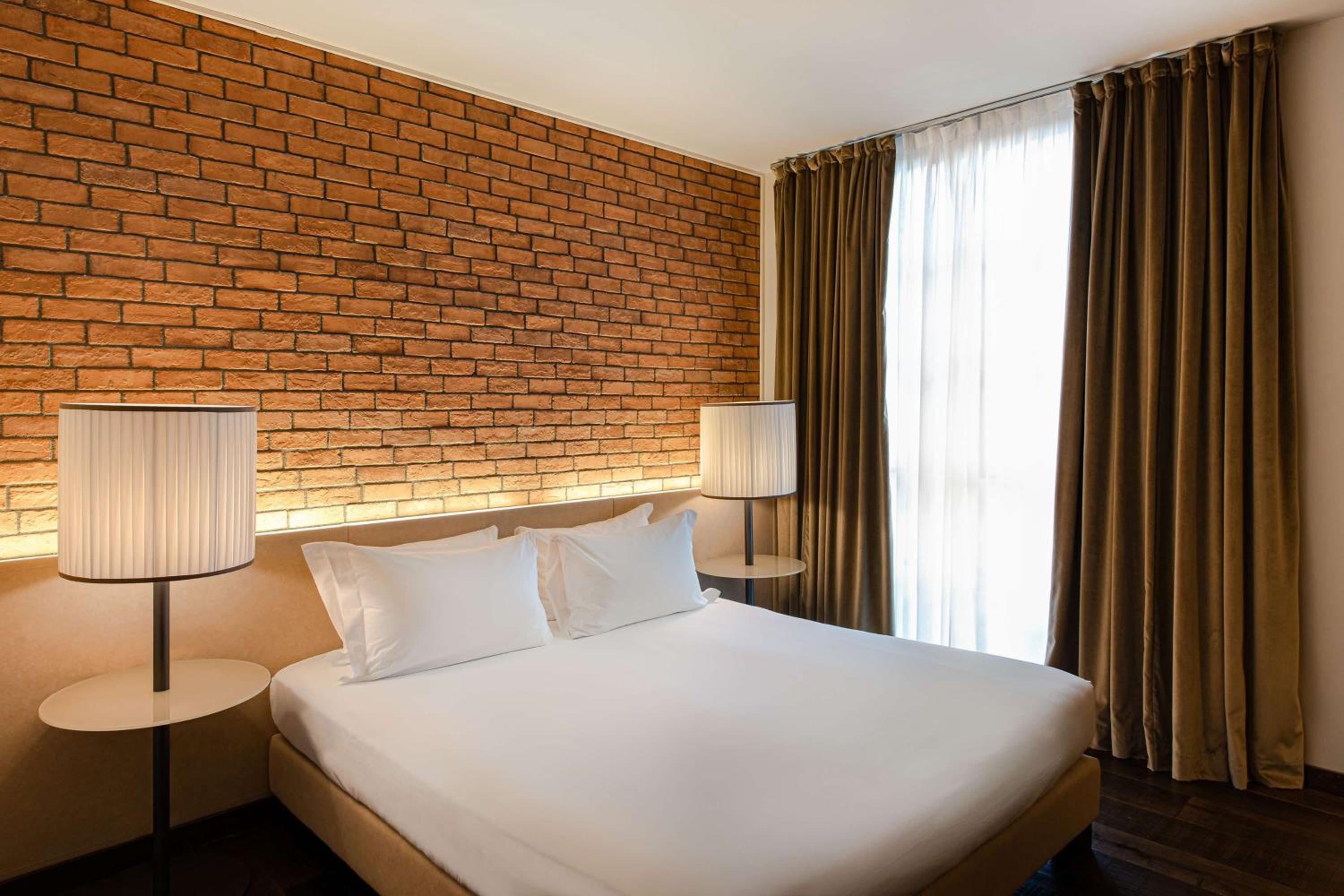 Deluxe King Room - Photo 2