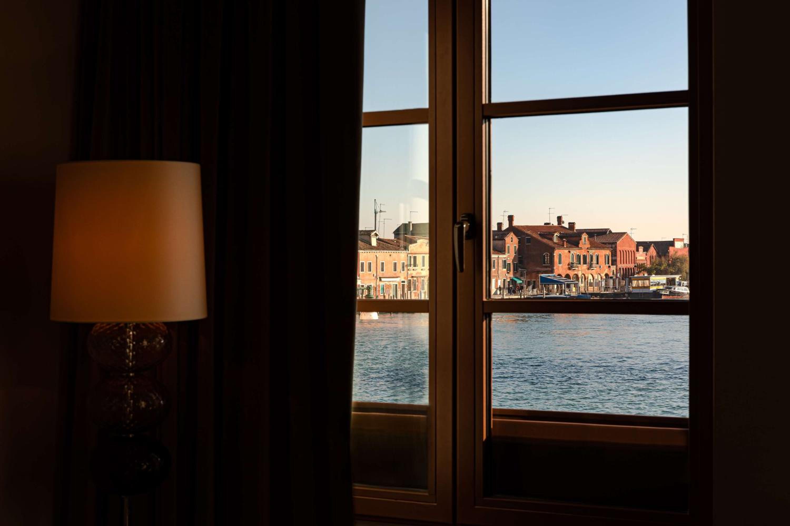 Junior Suite with Canal View - Photo 6