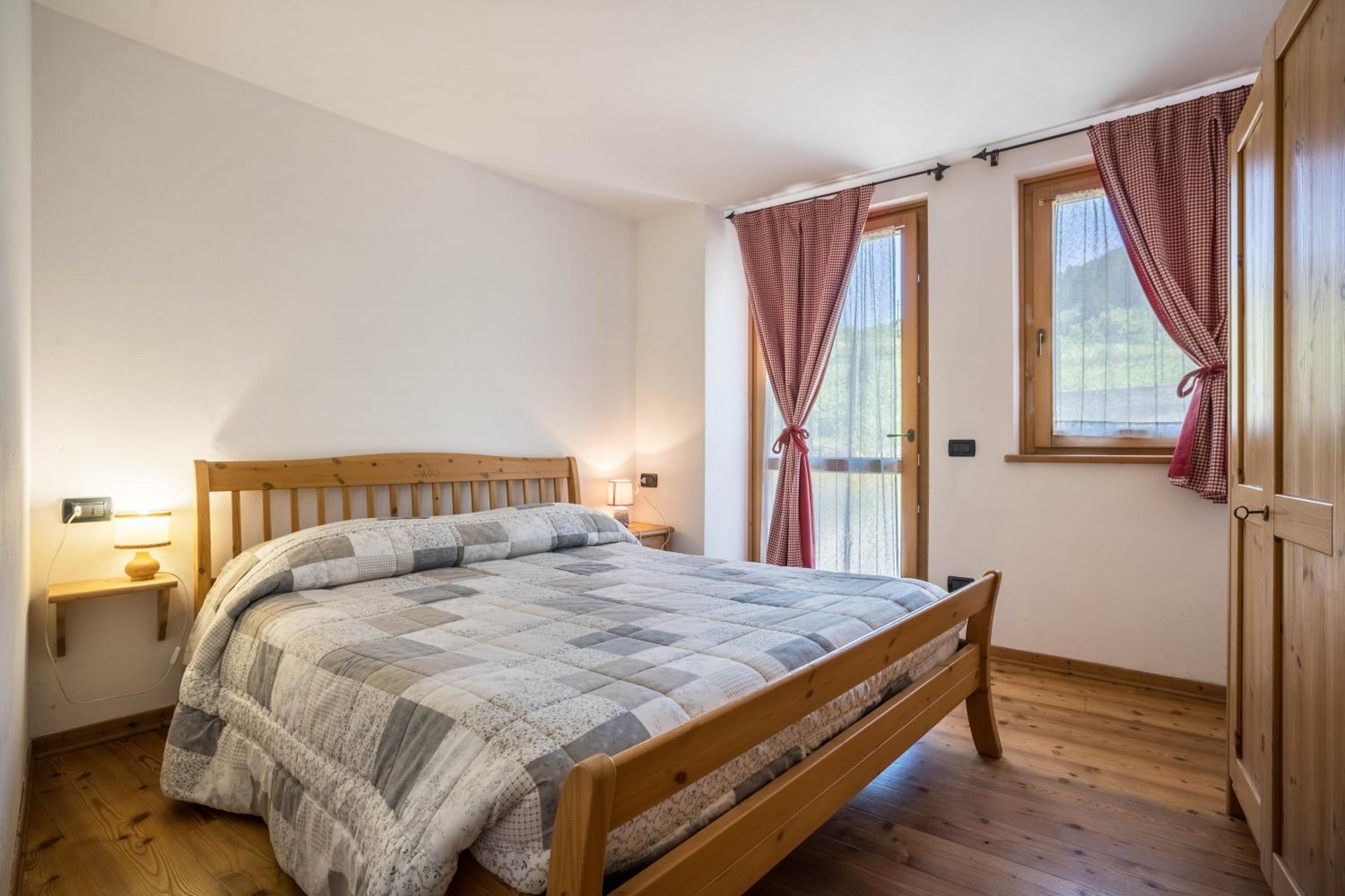 Two-Bedroom Apartment with Mountain View photo 1