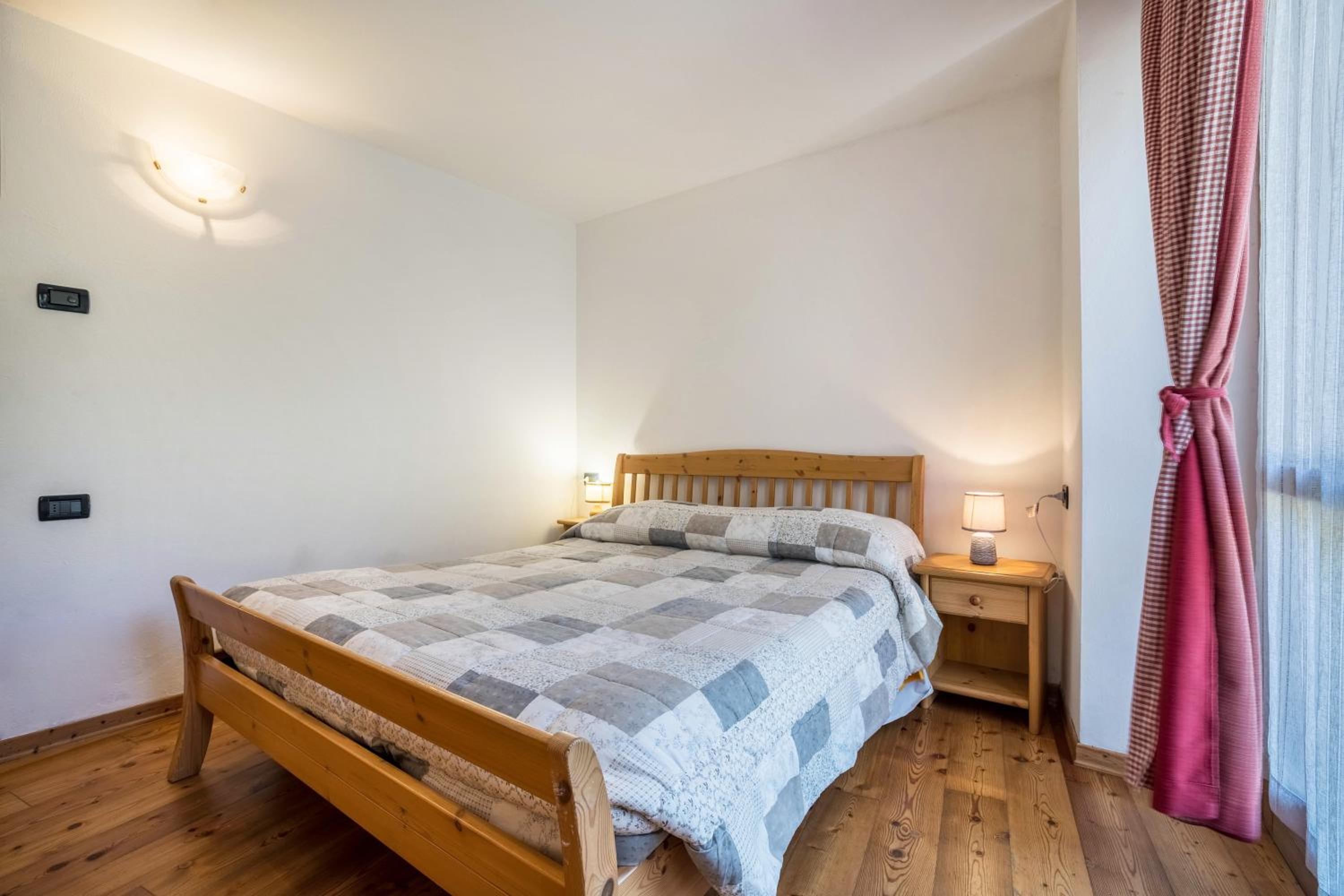 Two-Bedroom Apartment with Mountain View photo 3
