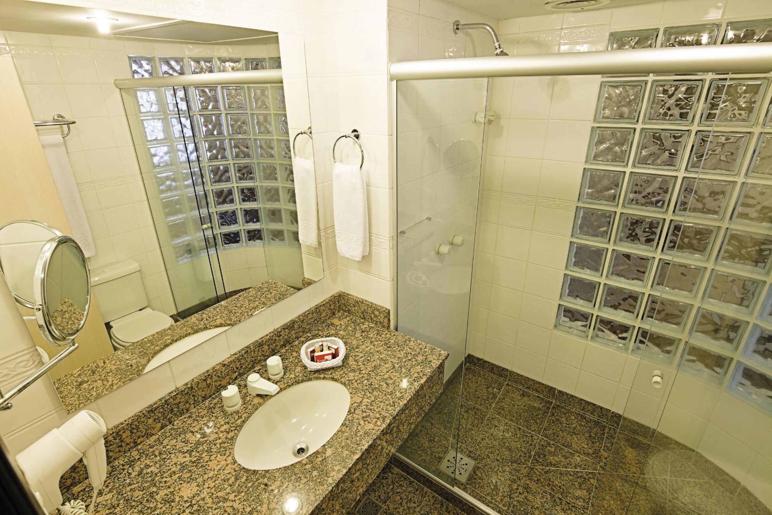 Suite - Photo 3