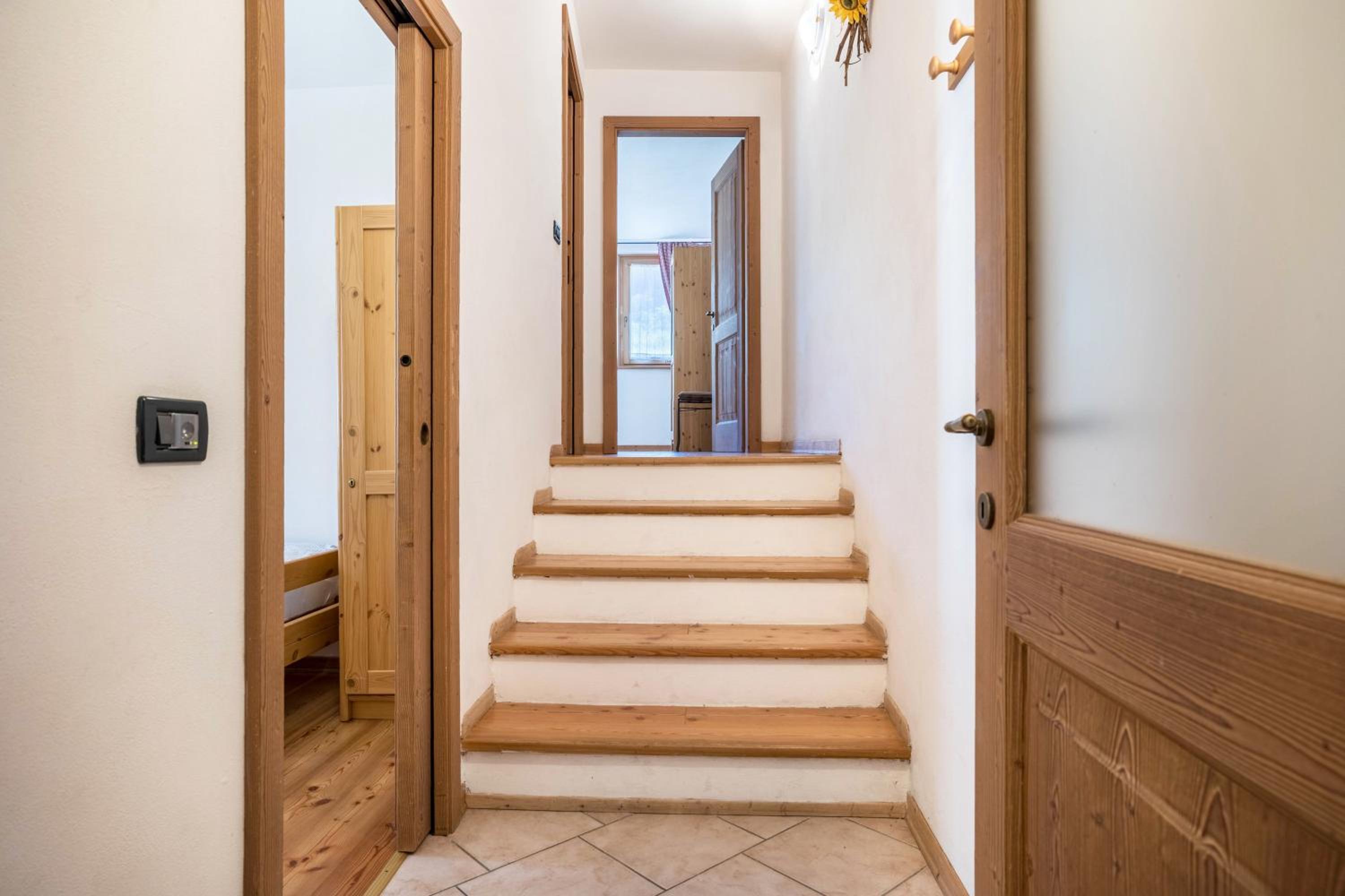 Two-Bedroom Apartment with Mountain View photo 2