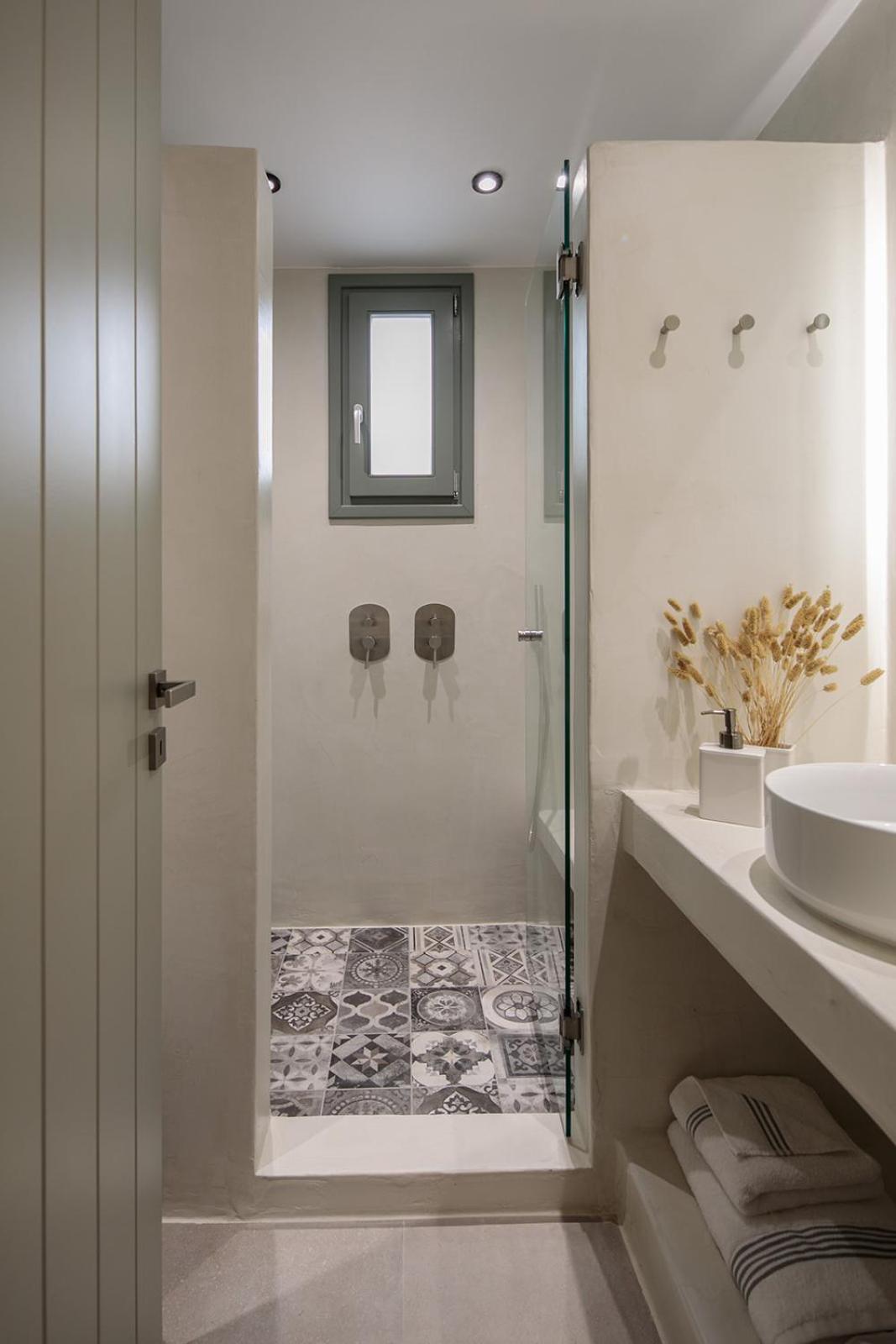 Standard Suite – Quiet lower level photo 3
