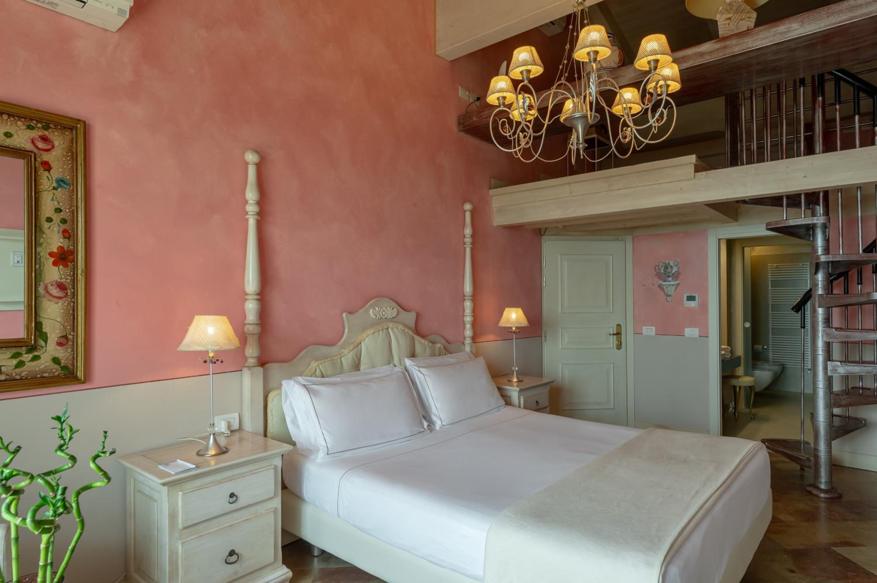 Deluxe Double Room with Lake View - Photo 4
