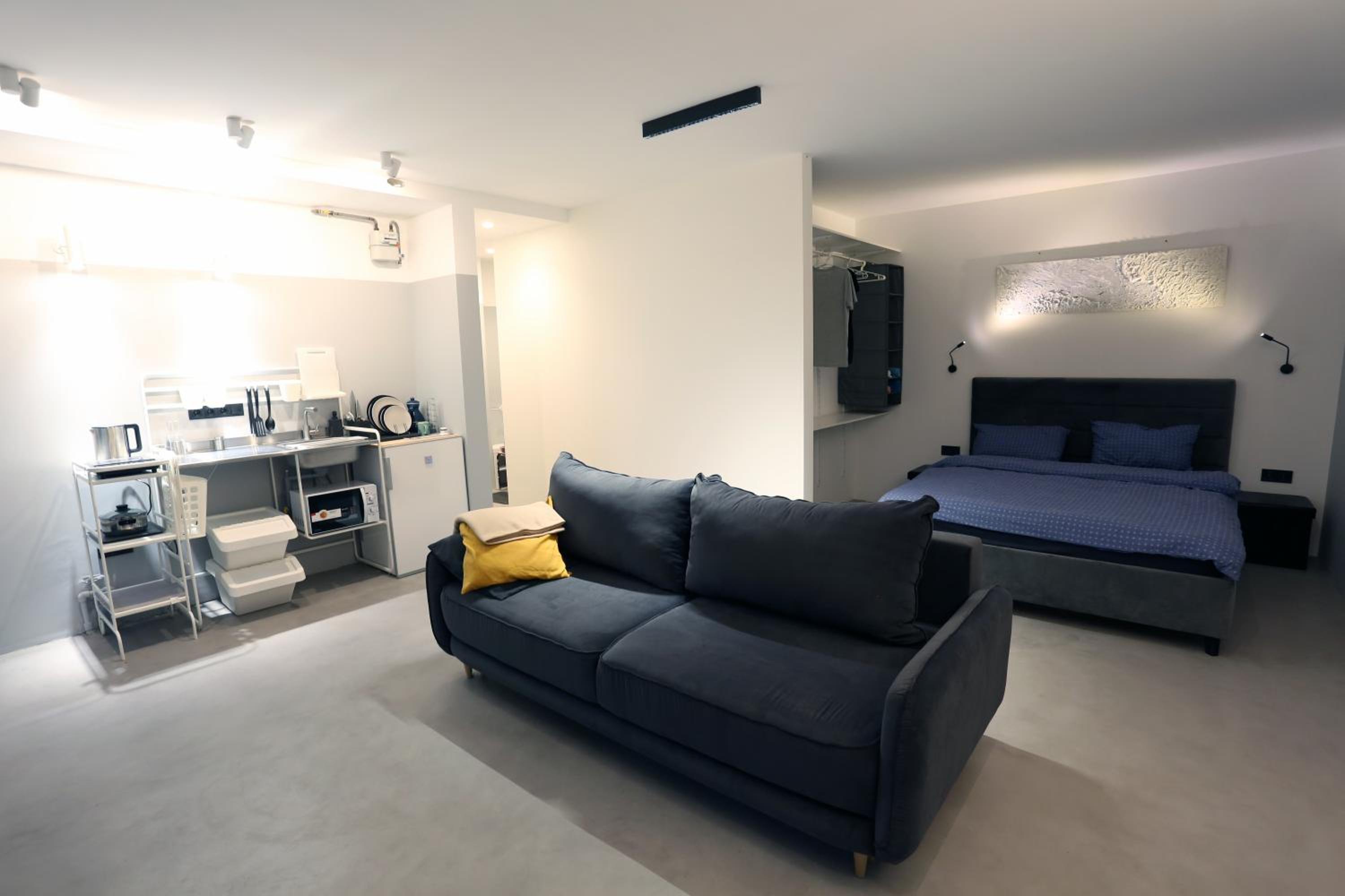 One-Bedroom Apartment photo 1