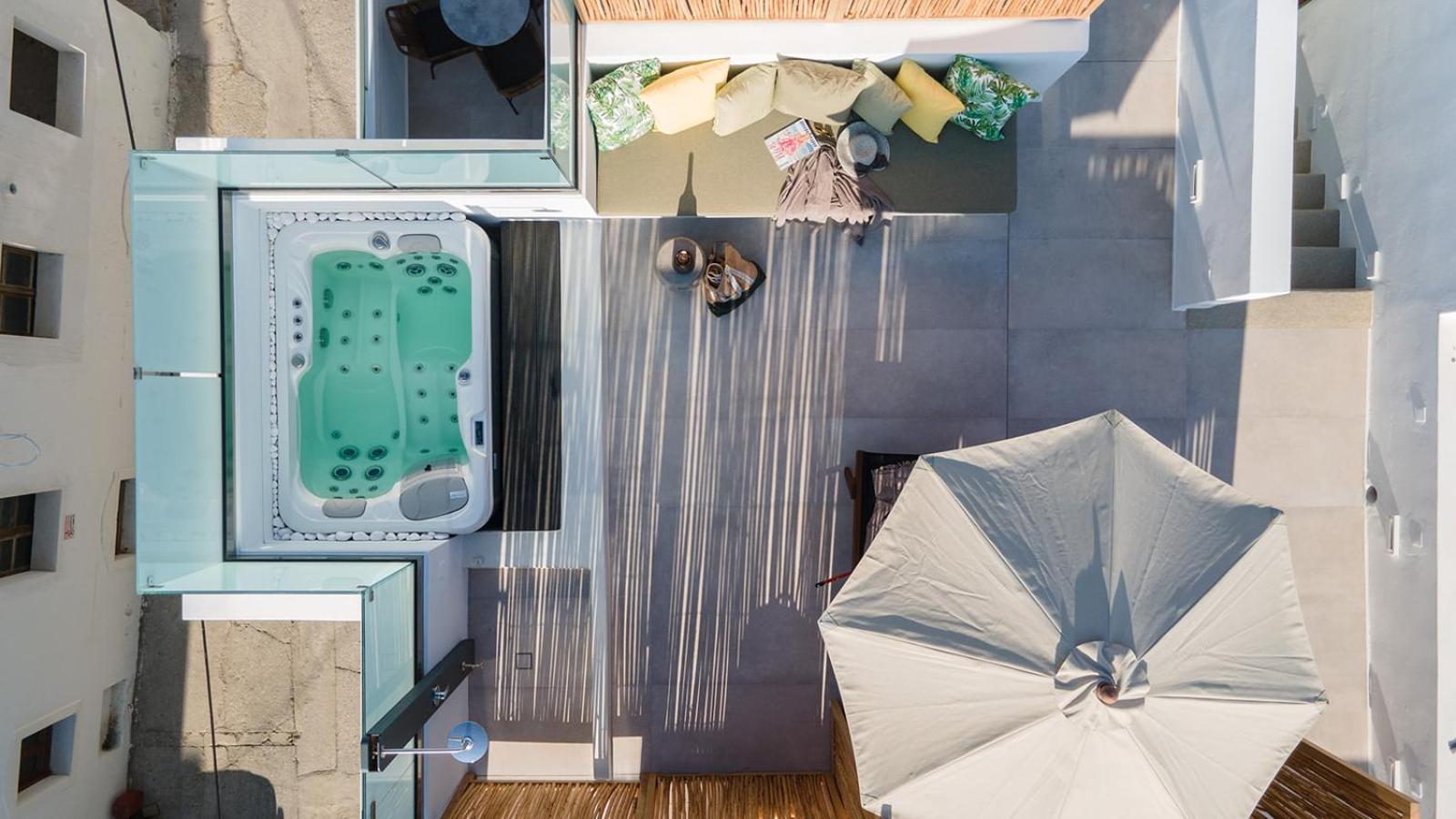 Suite with Hot Tub photo 3