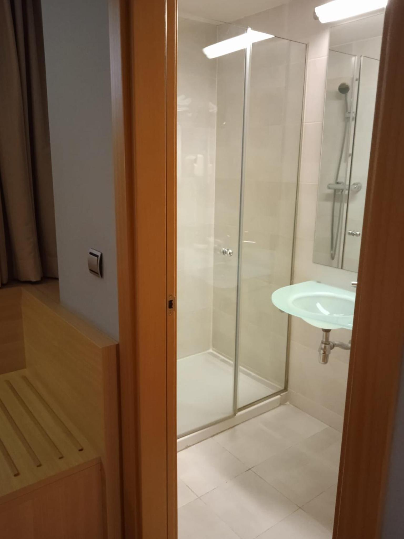 Small Single Room photo 3