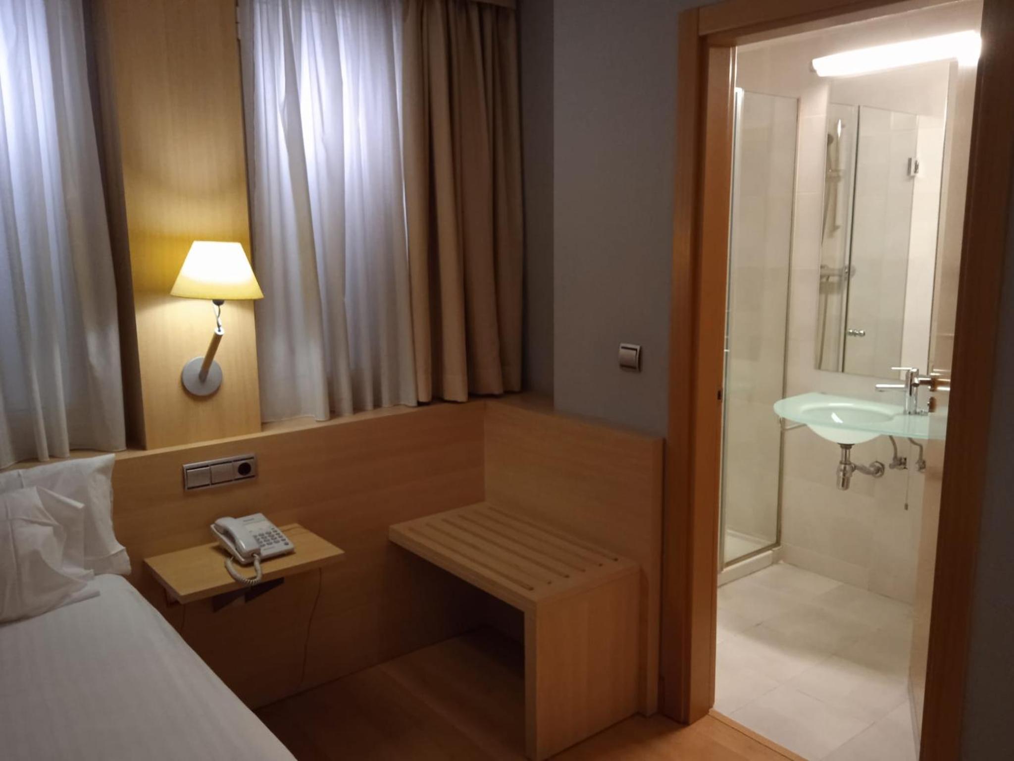 Small Single Room photo 2