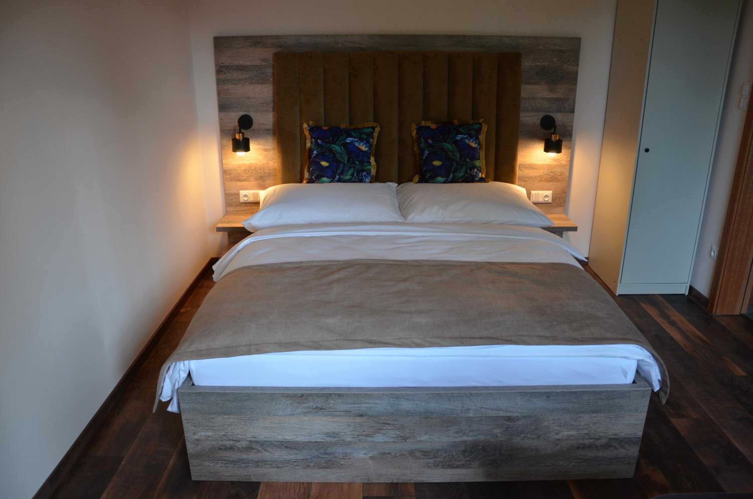 Large Double Room photo 2