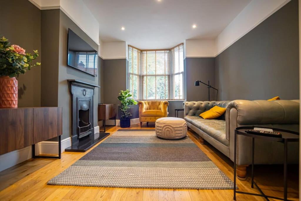 Three-Bedroom House photo 3