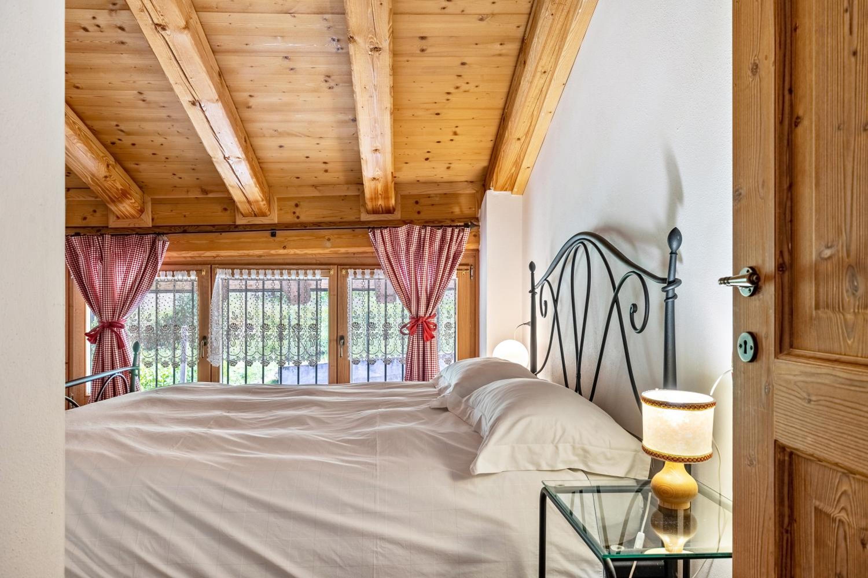 Two-Bedroom Apartment with Mountain View photo 1